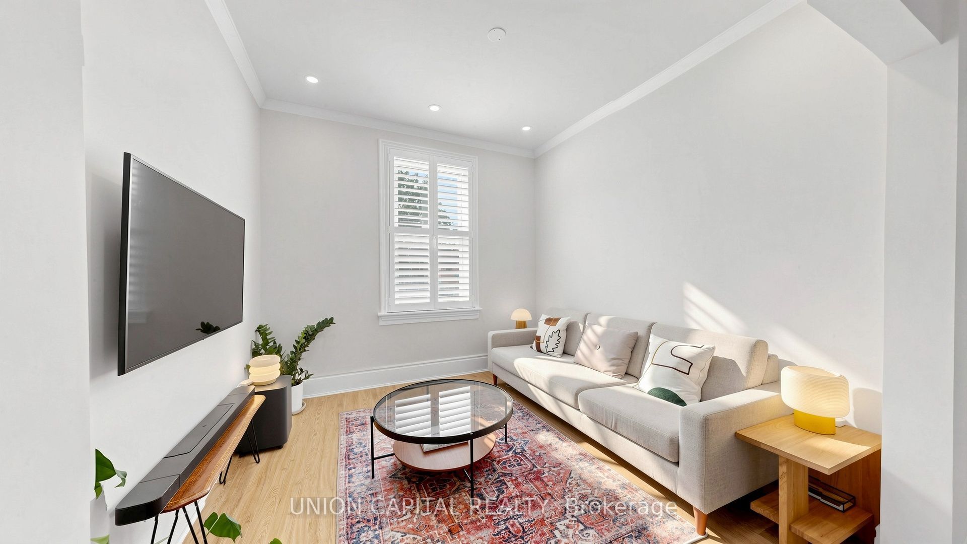 944 Dundas Street E Property Photo 4