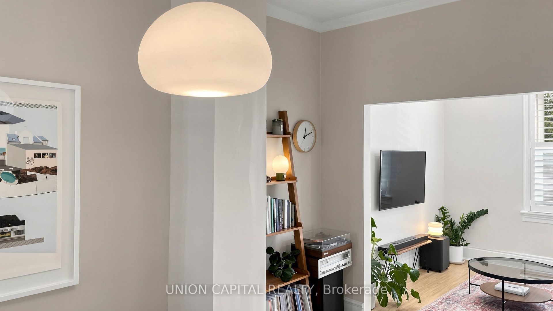 944 Dundas Street E Property Photo 10