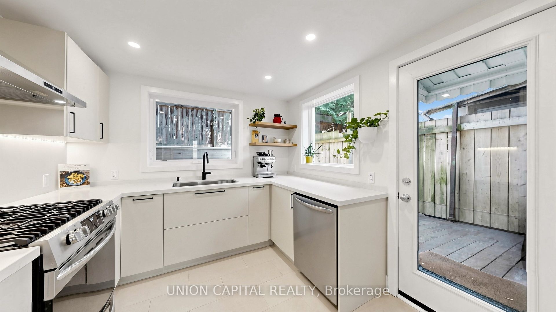 944 Dundas Street E Property Photo 11