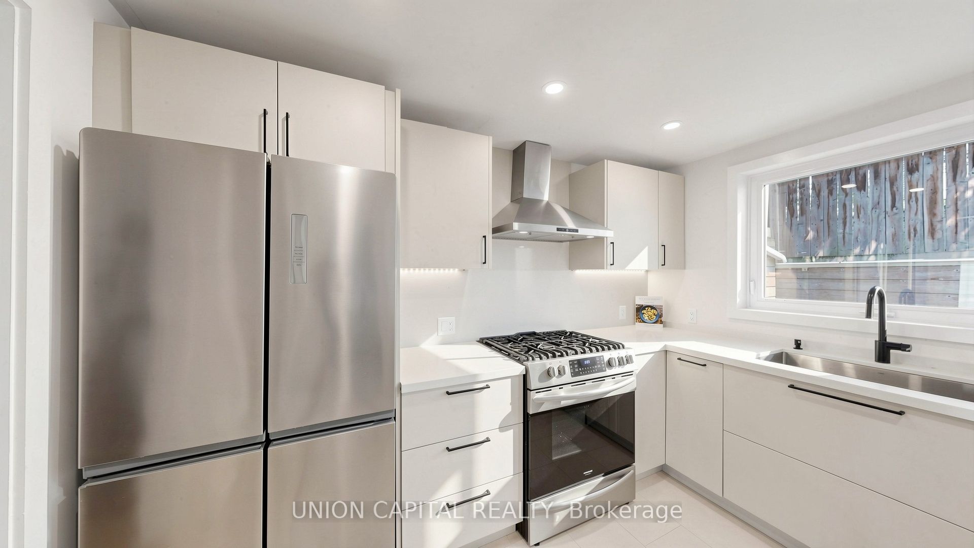 944 Dundas Street E Property Photo 12