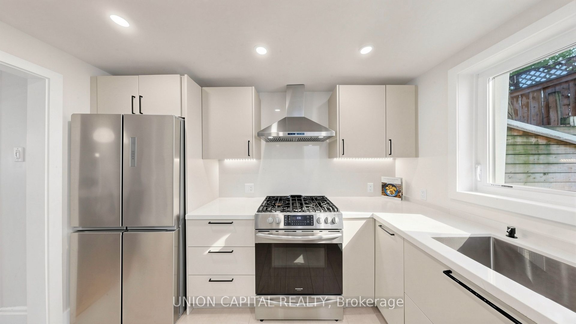 944 Dundas Street E Property Photo 13