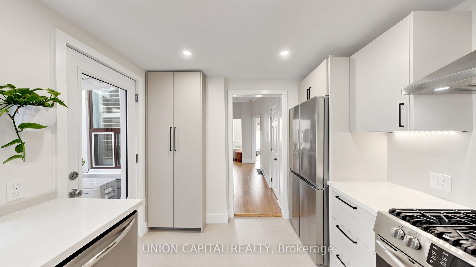 944 Dundas Street E Property Photo 14
