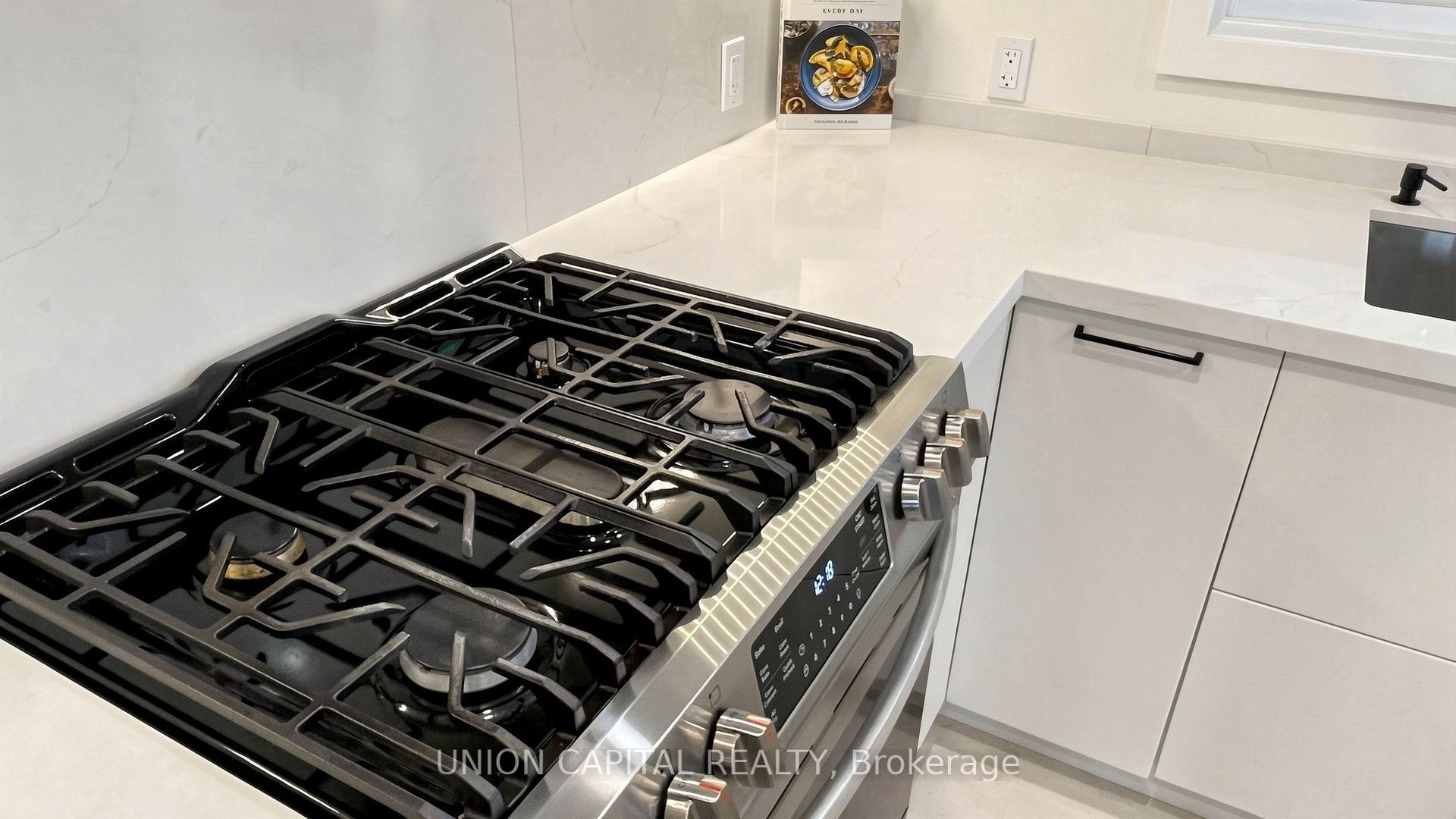 944 Dundas Street E Property Photo 17