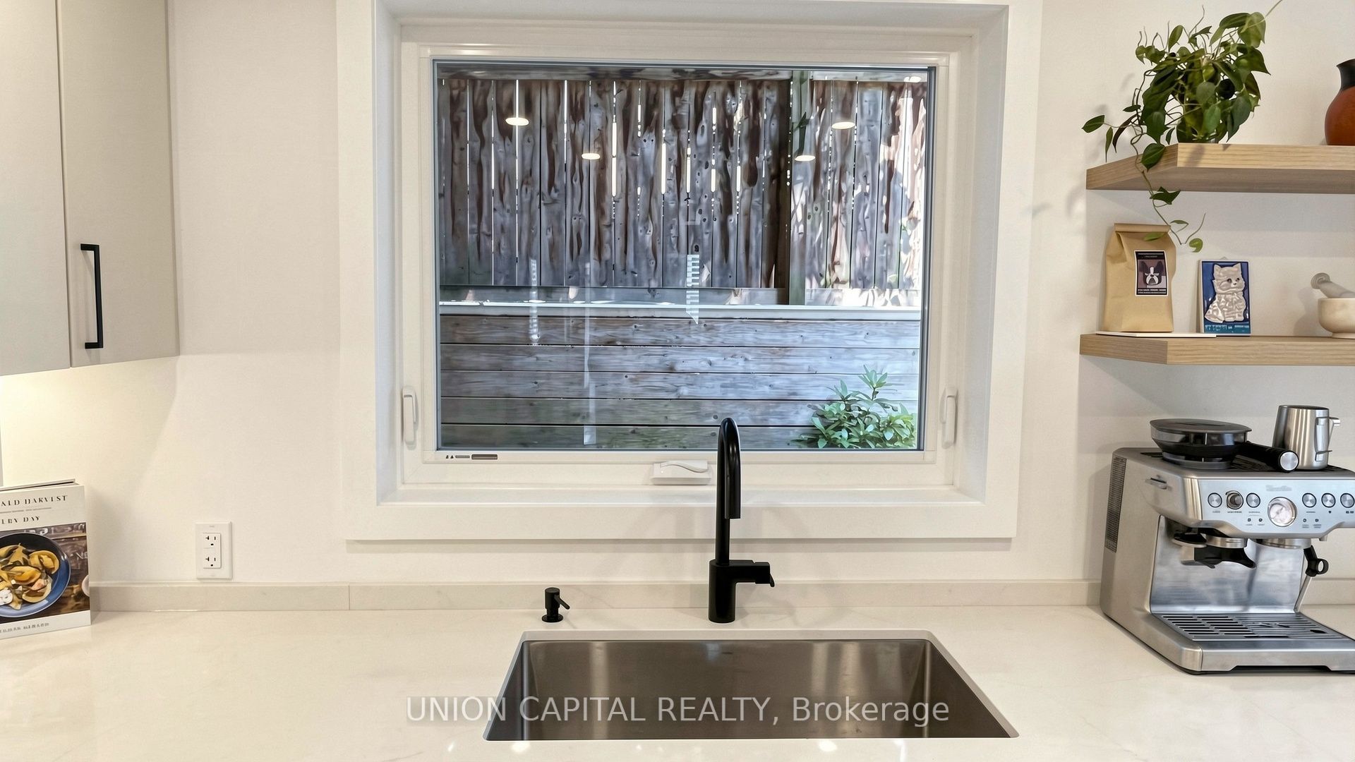 944 Dundas Street E Property Photo 19