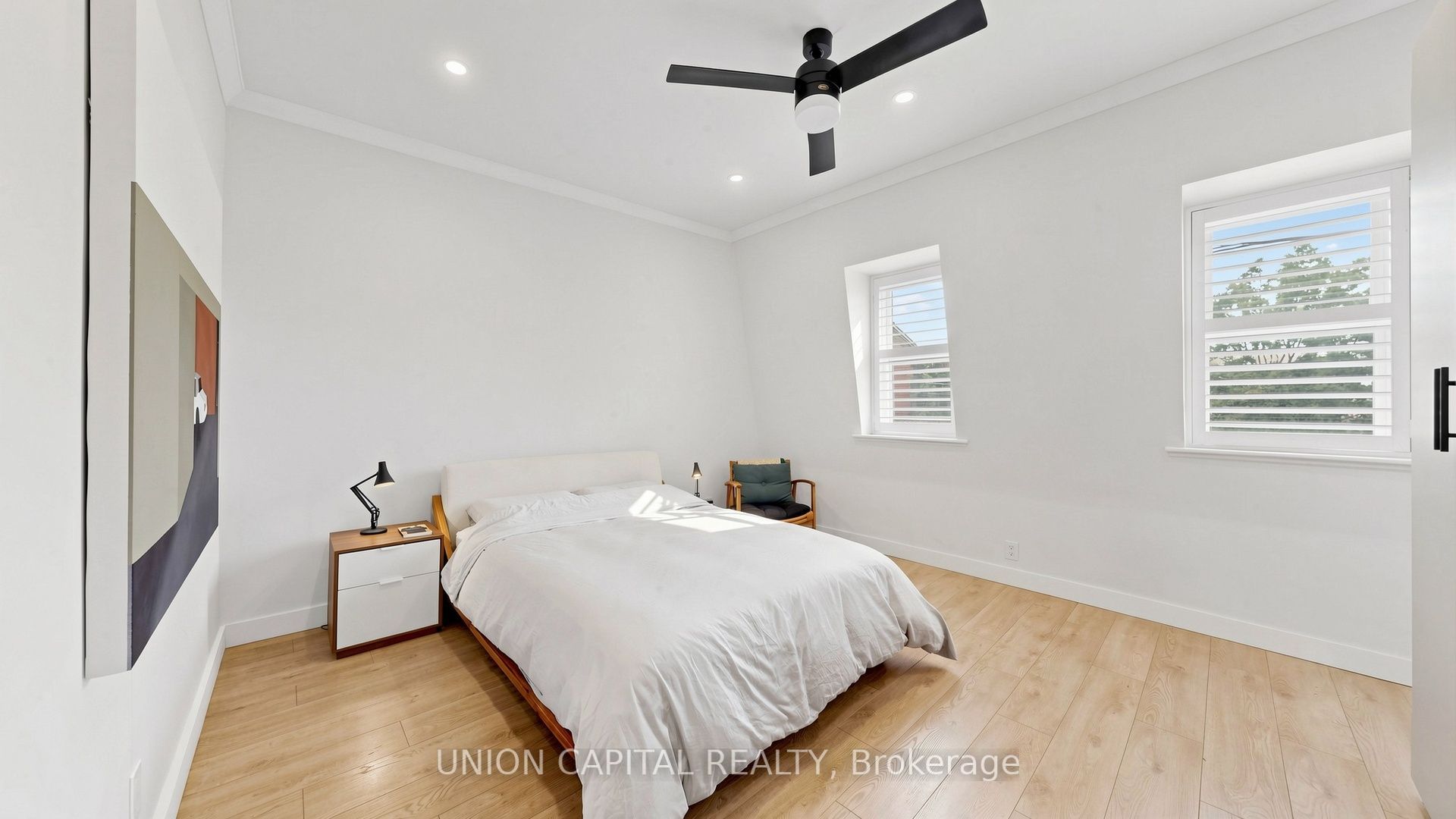 944 Dundas Street E Property Photo 25