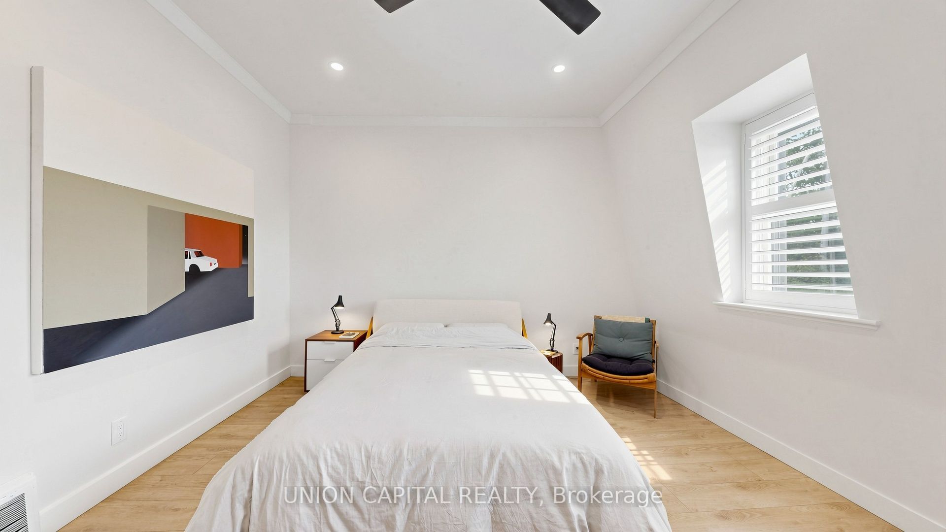 944 Dundas Street E Property Photo 26