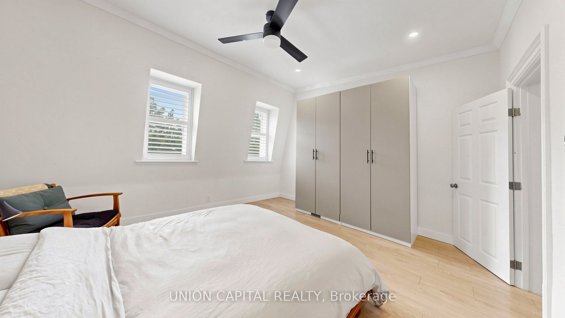 944 Dundas Street E Property Photo 27