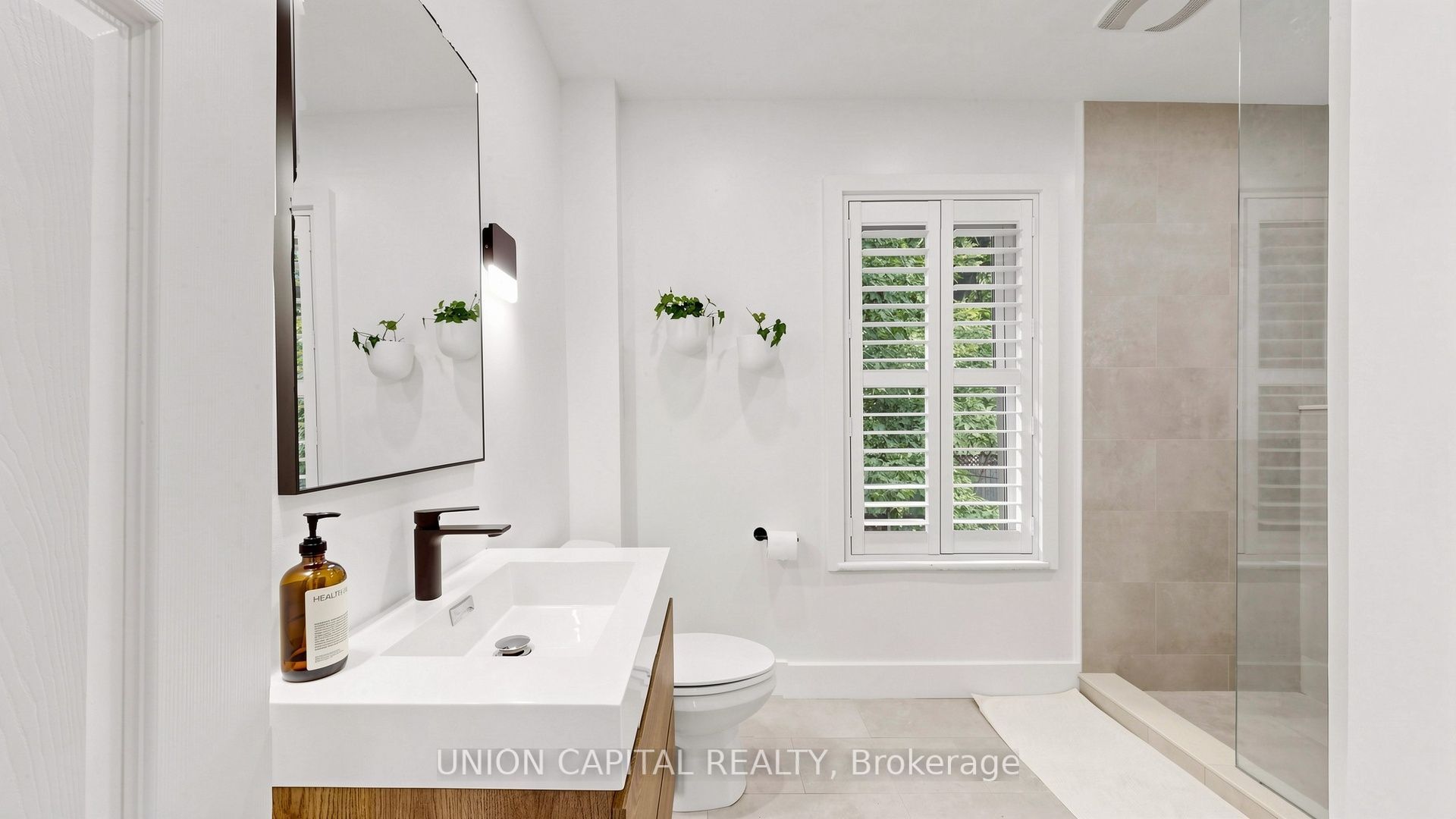 944 Dundas Street E Property Photo 32