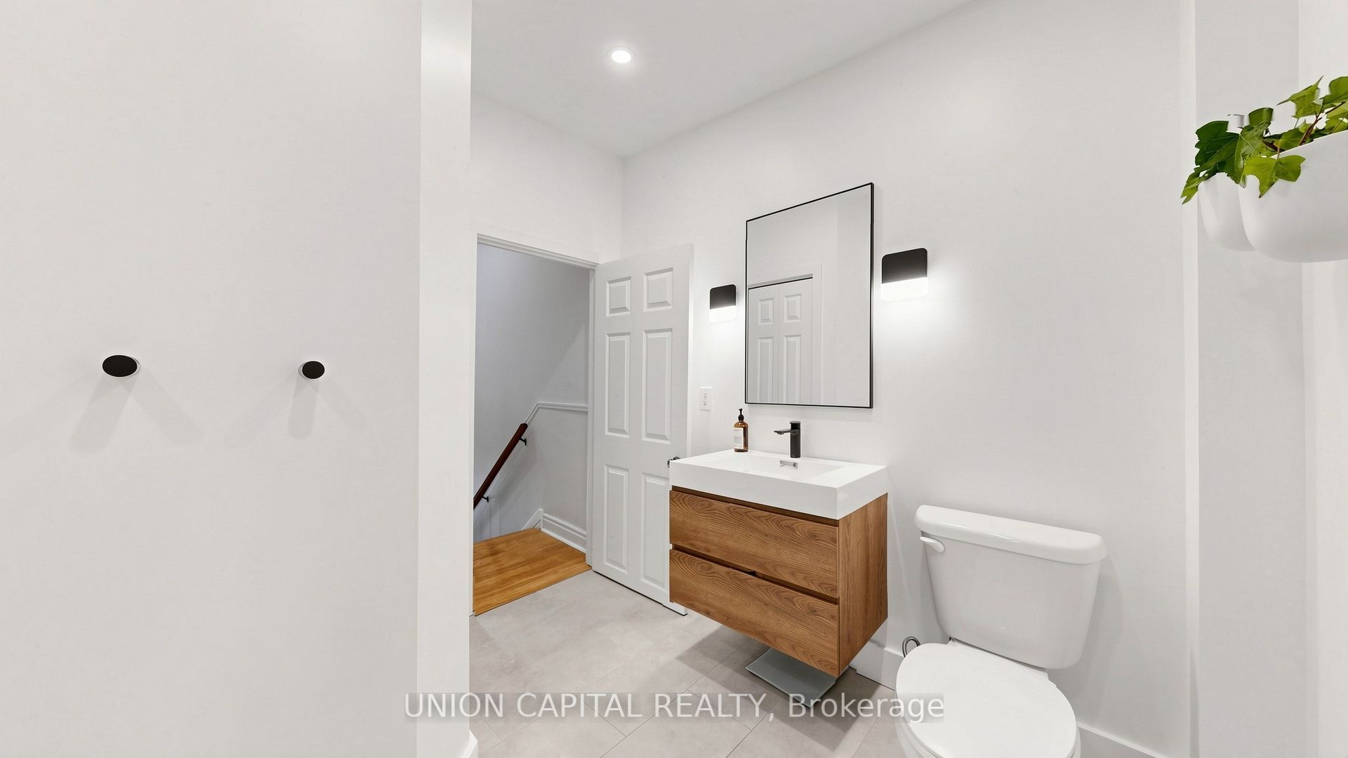944 Dundas Street E Property Photo 33