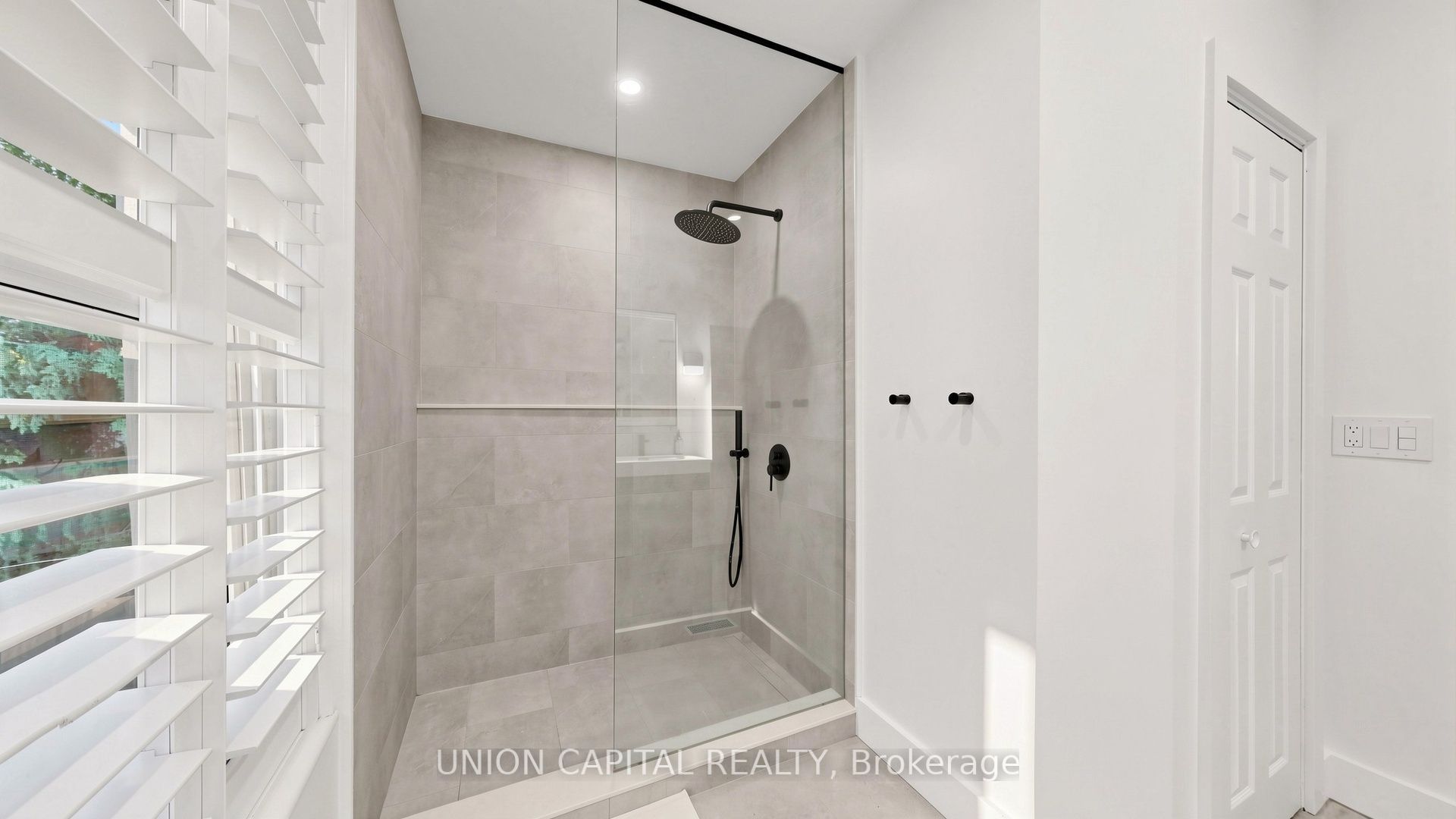 944 Dundas Street E Property Photo 34