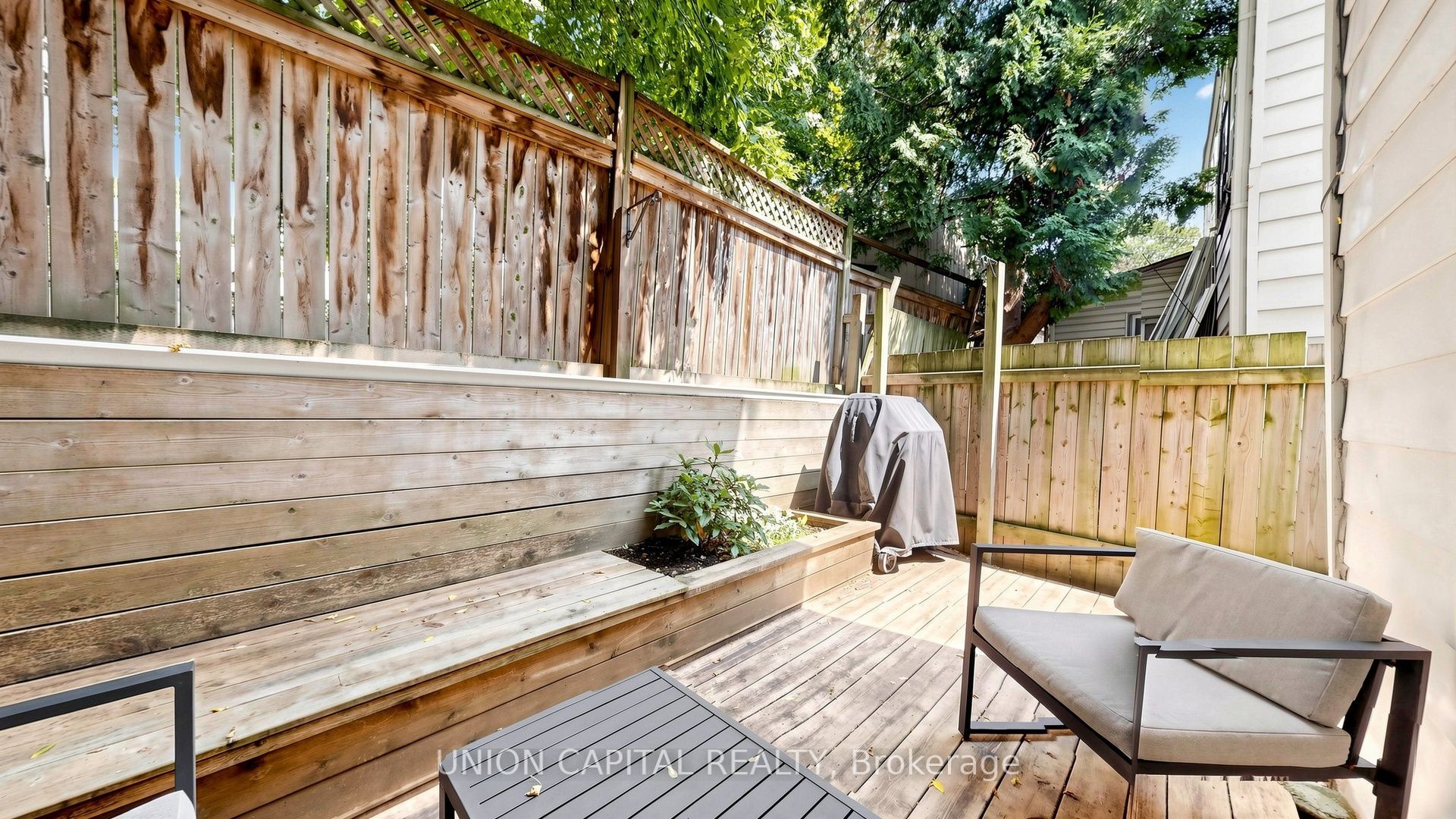 944 Dundas Street E Property Photo 37