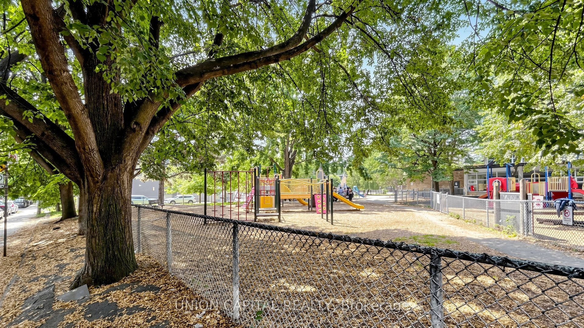 944 Dundas Street E Property Photo 38