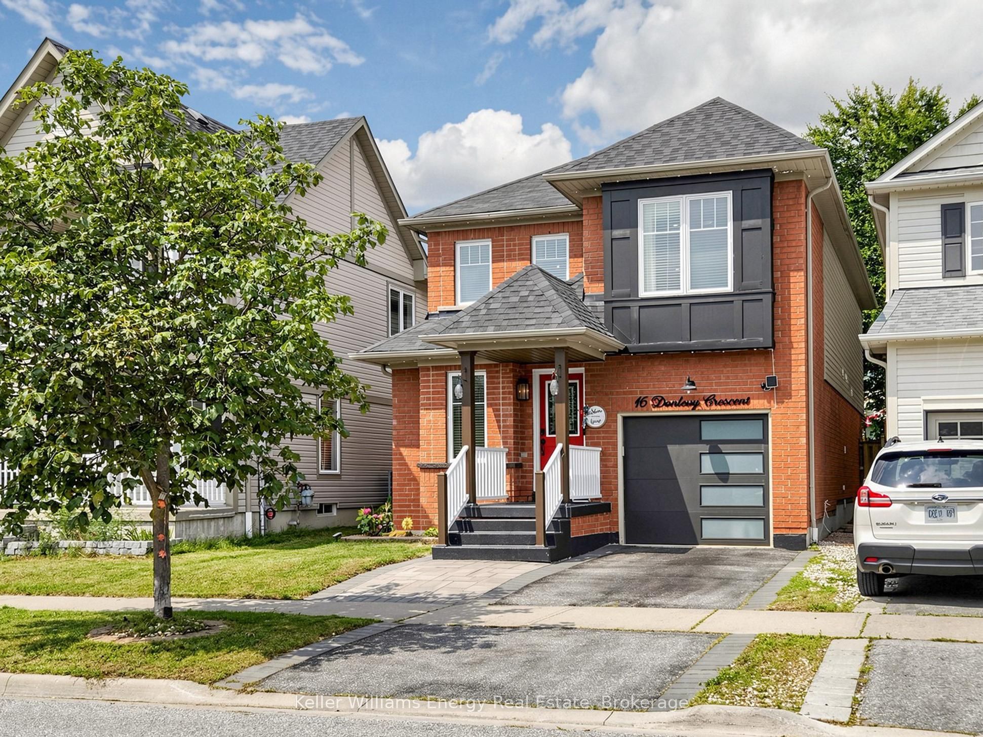 16 Donlevy Crescent Property Photo 2