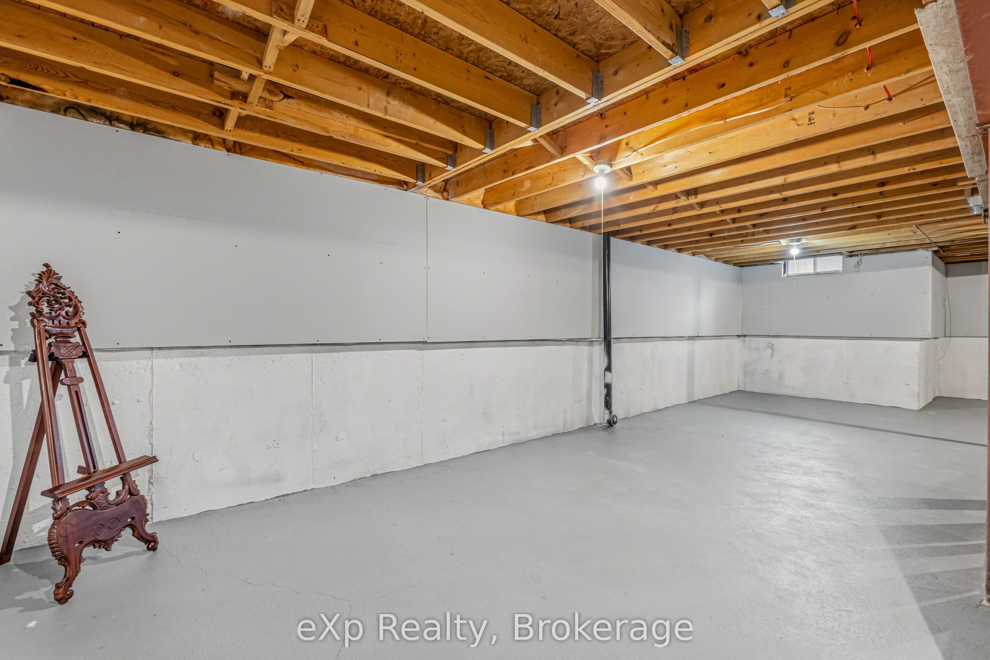 1067 Maury Crescent Property Photo 42