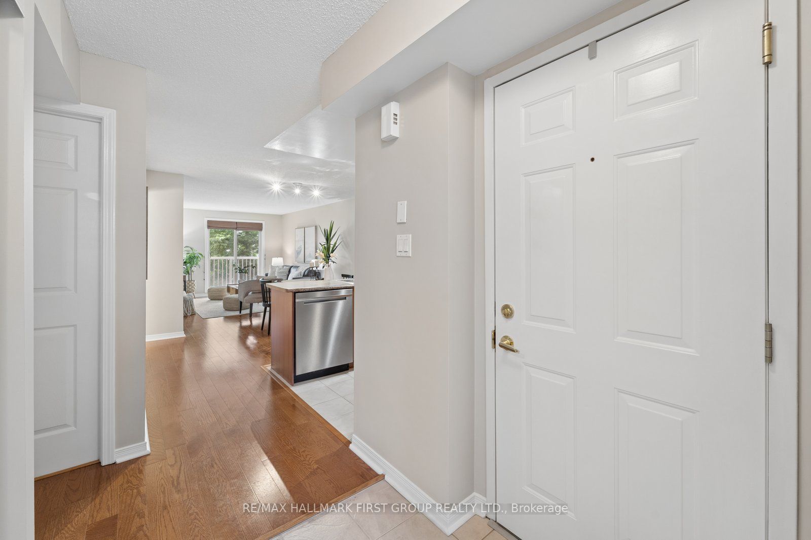 8 Petra Way 2 Property Photo 4