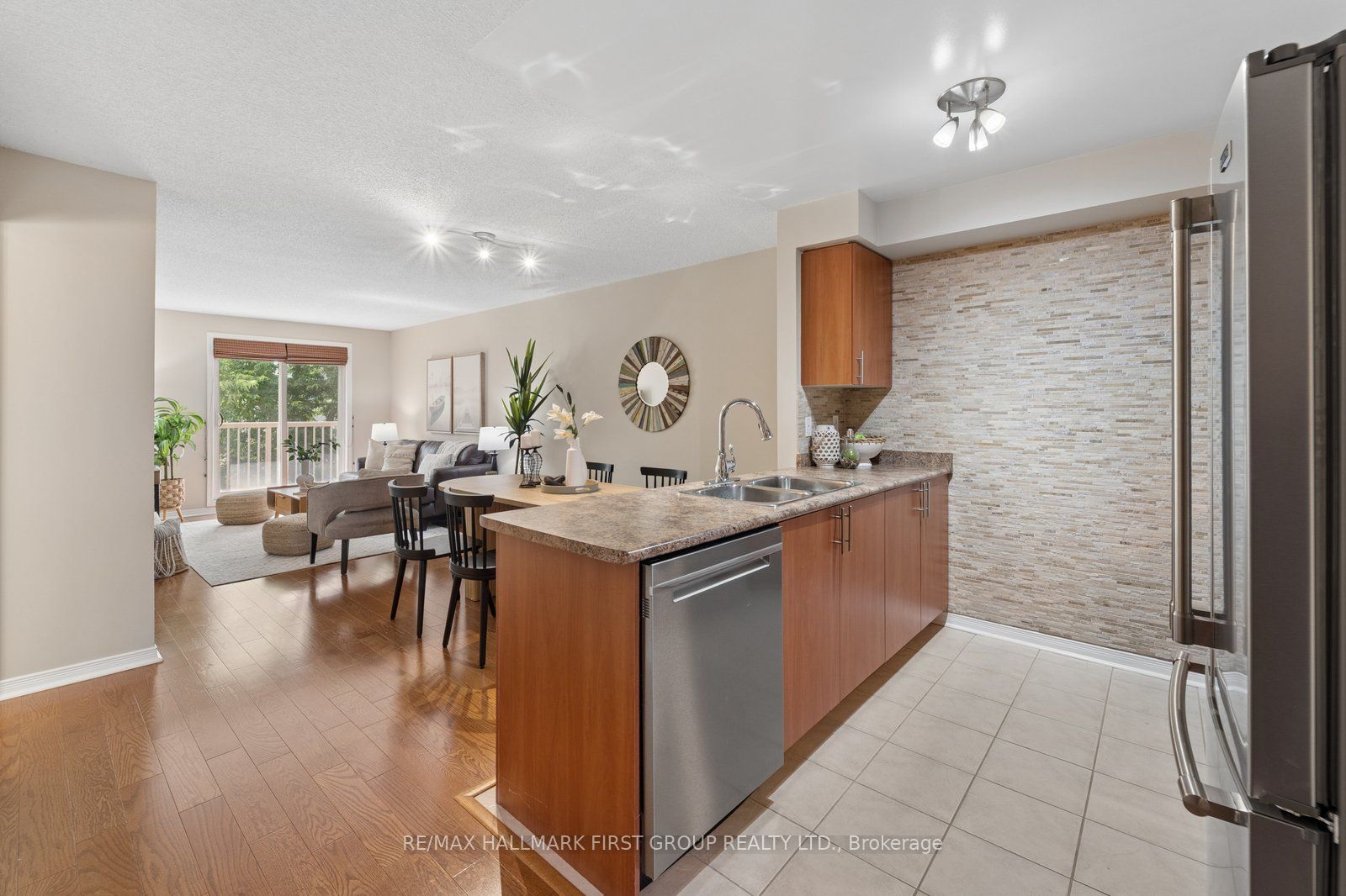 8 Petra Way 2 Property Photo 5