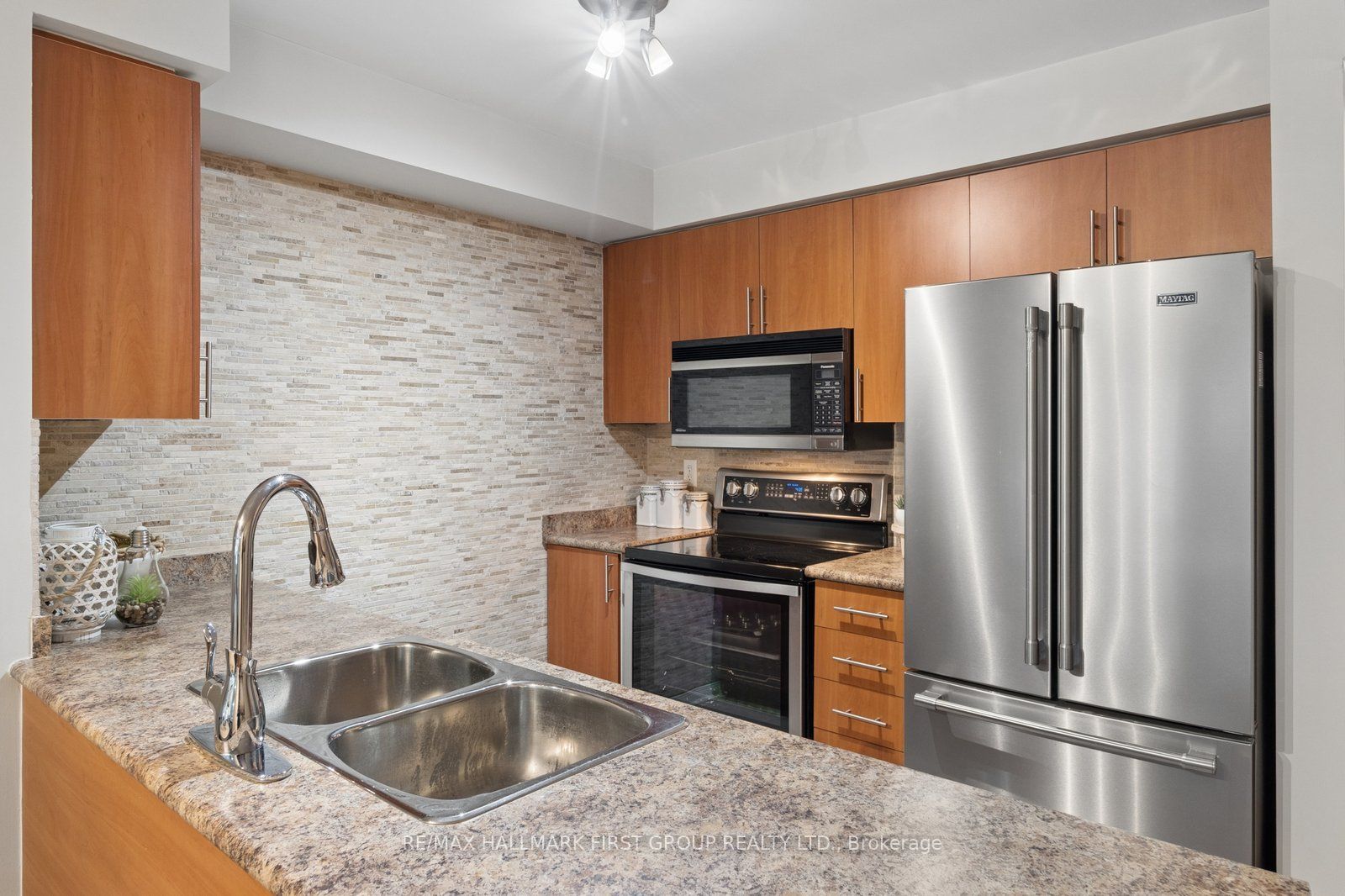 8 Petra Way 2 Property Photo 6