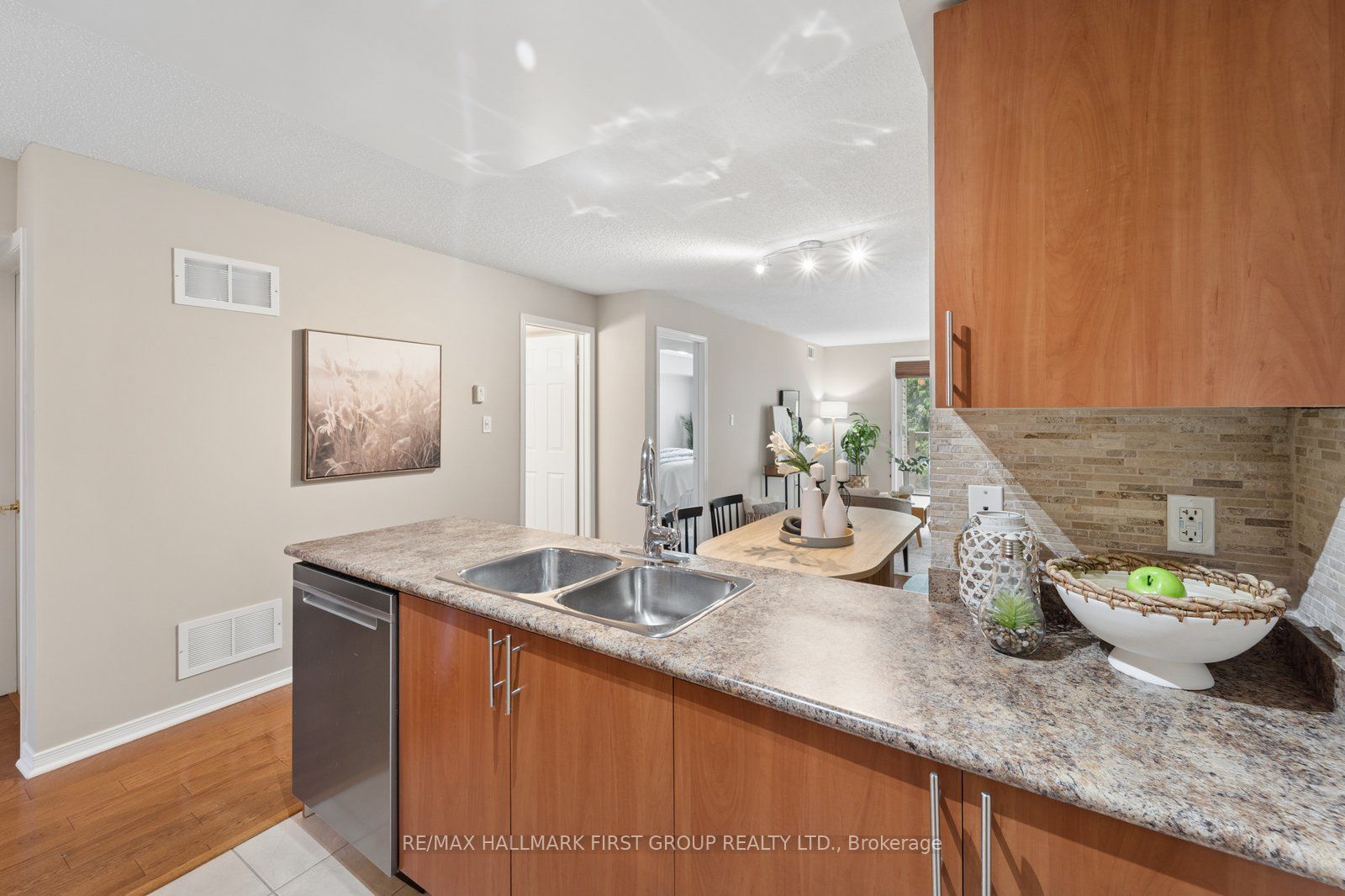 8 Petra Way 2 Property Photo 9