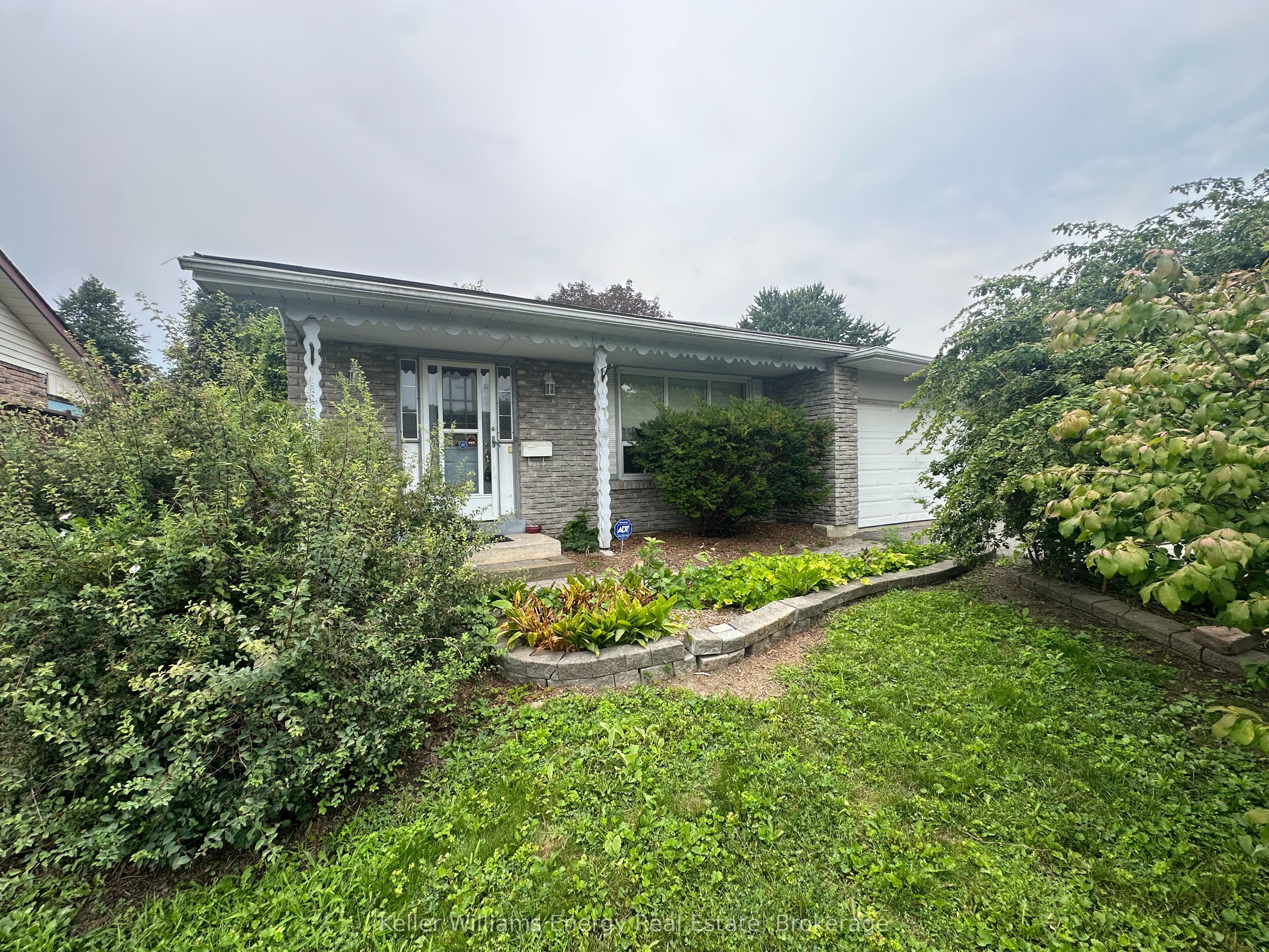 252 Keewatin Street S Property Photo 1