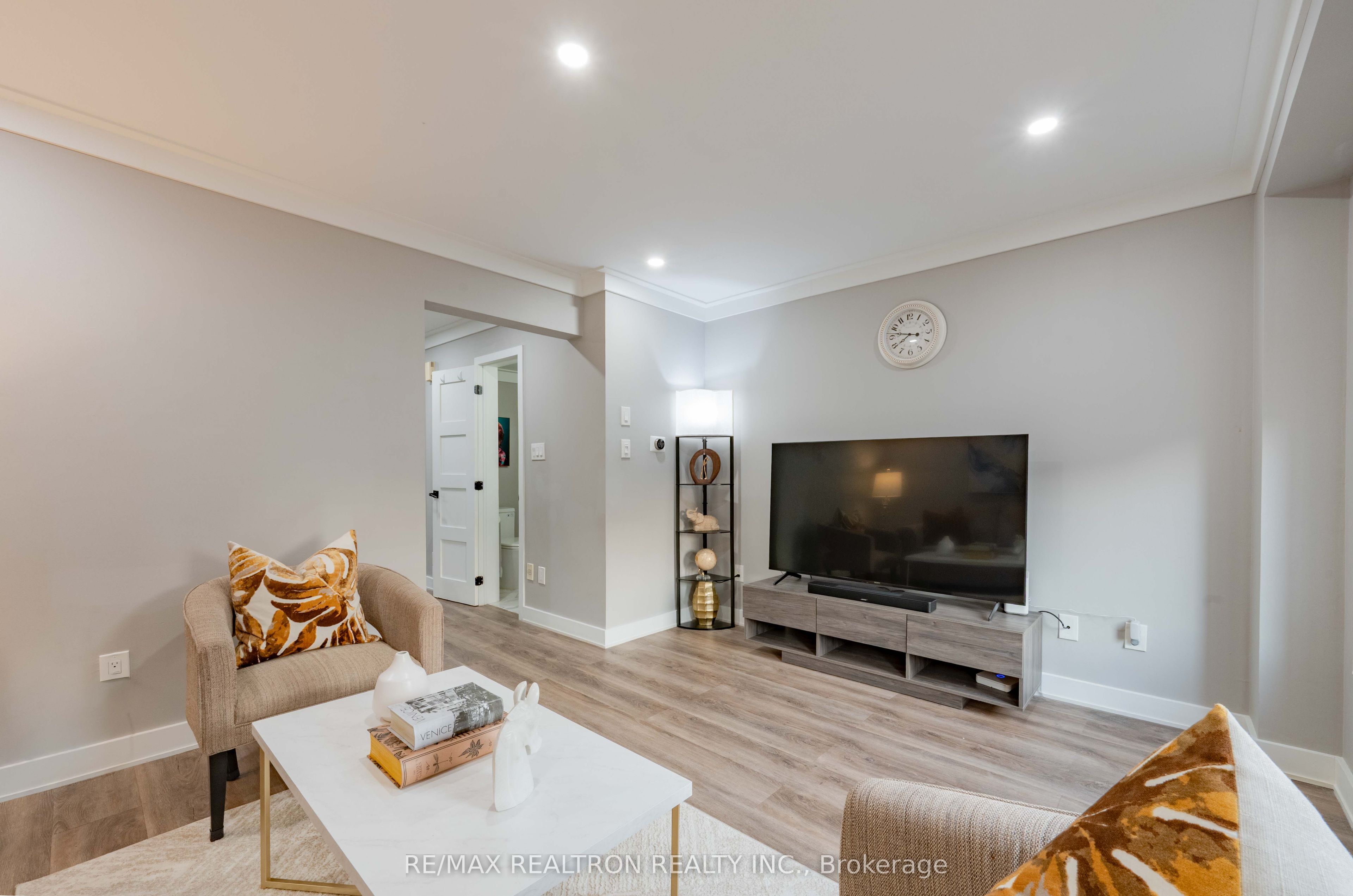 23 Pennefather Lane Property Photo 6