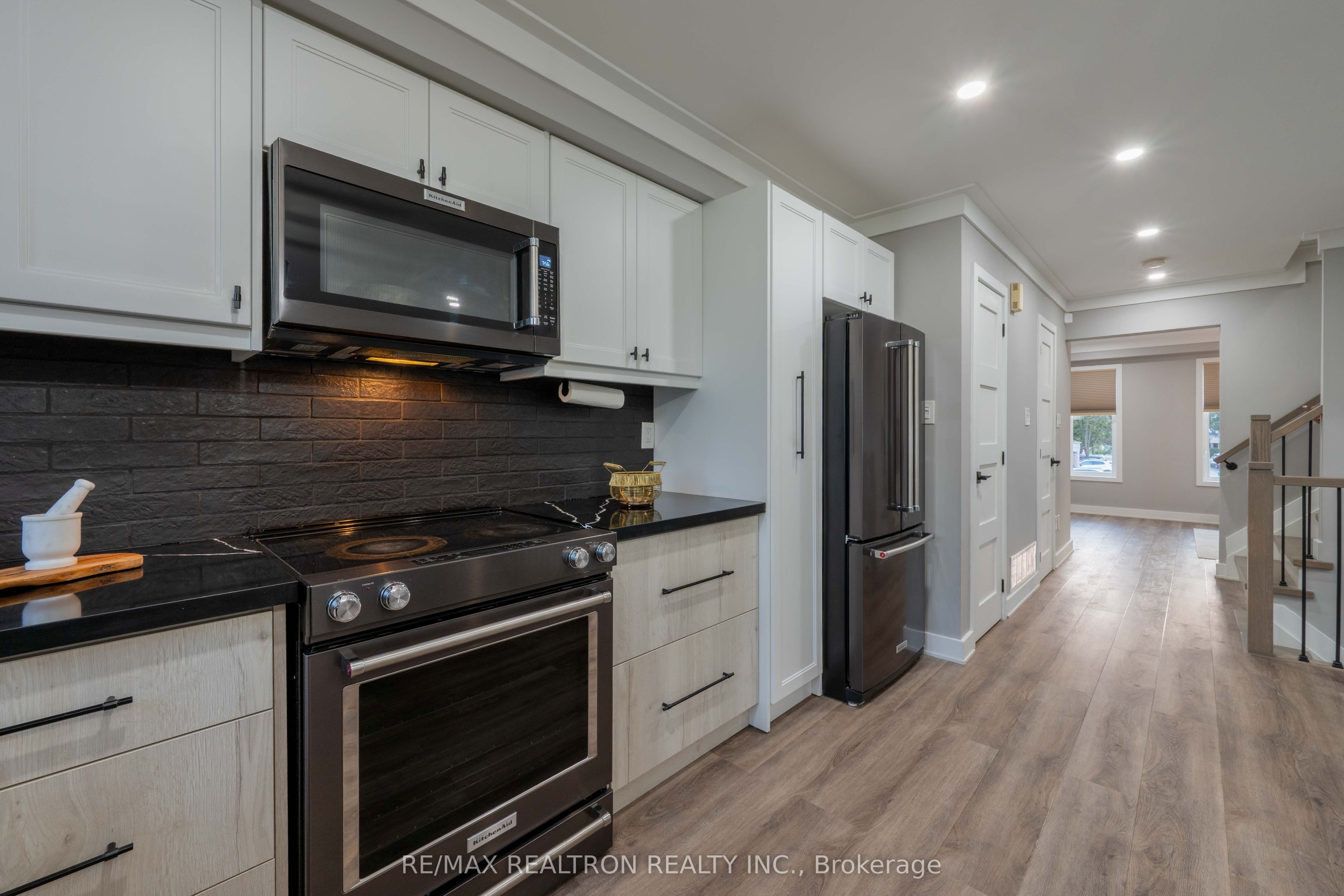 23 Pennefather Lane Property Photo 10