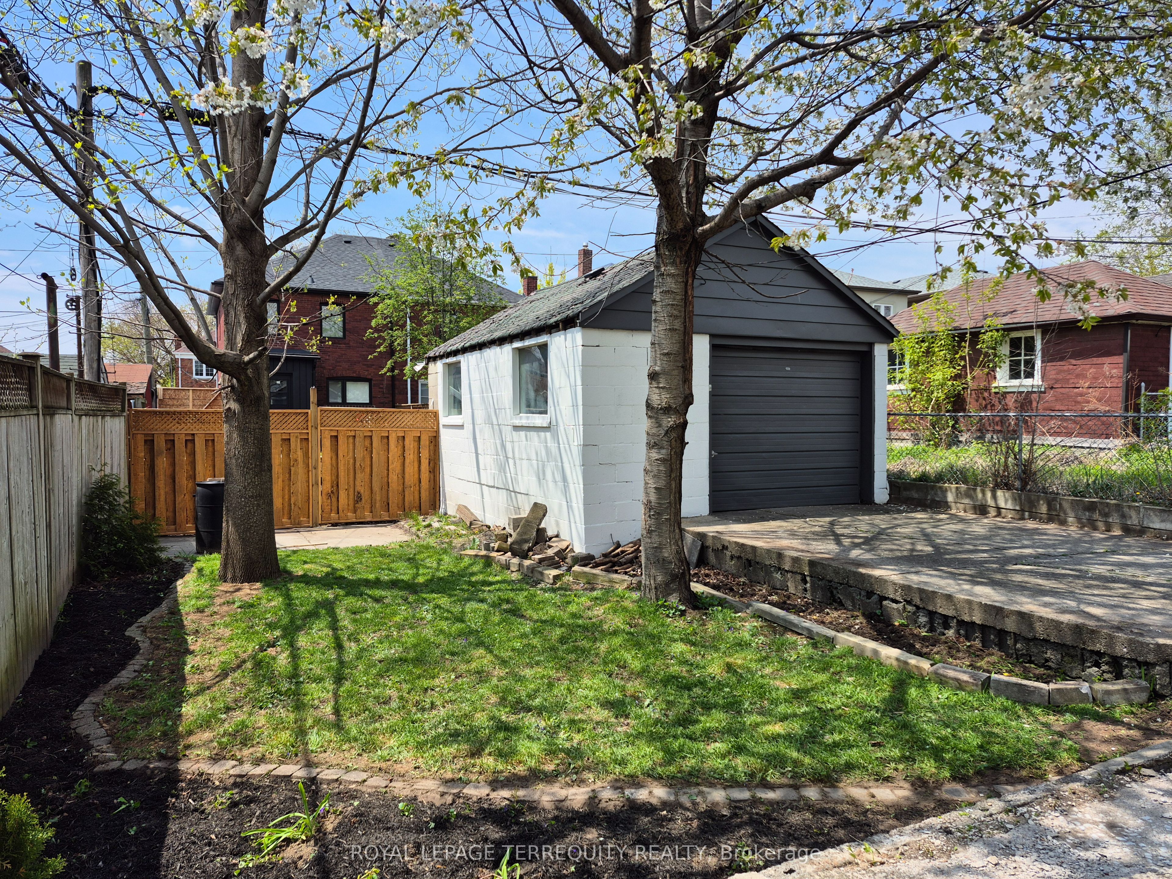 40 Leroy Avenue Property Photo 43