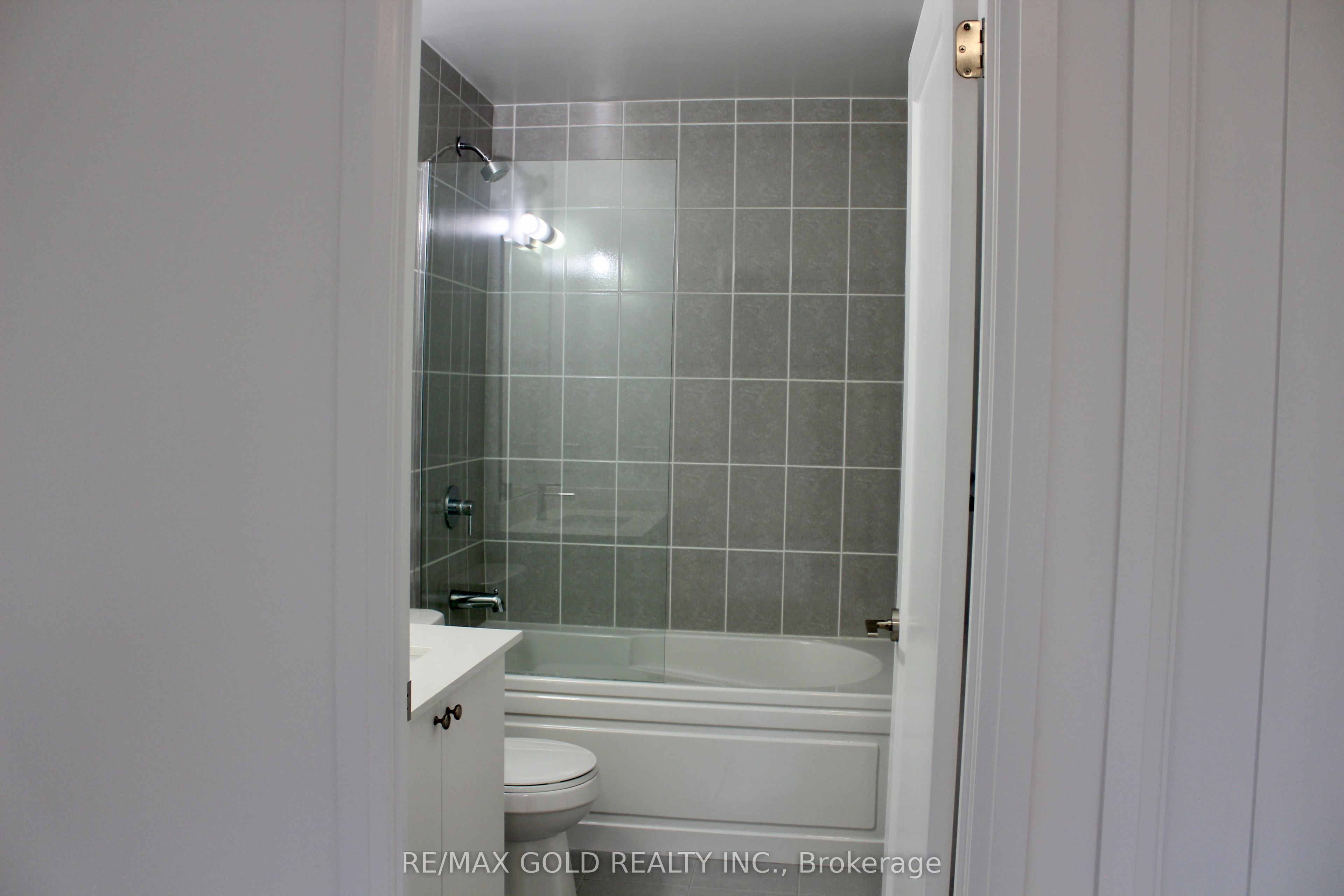 3220 Sheppard Avenue E 218 Property Photo 11