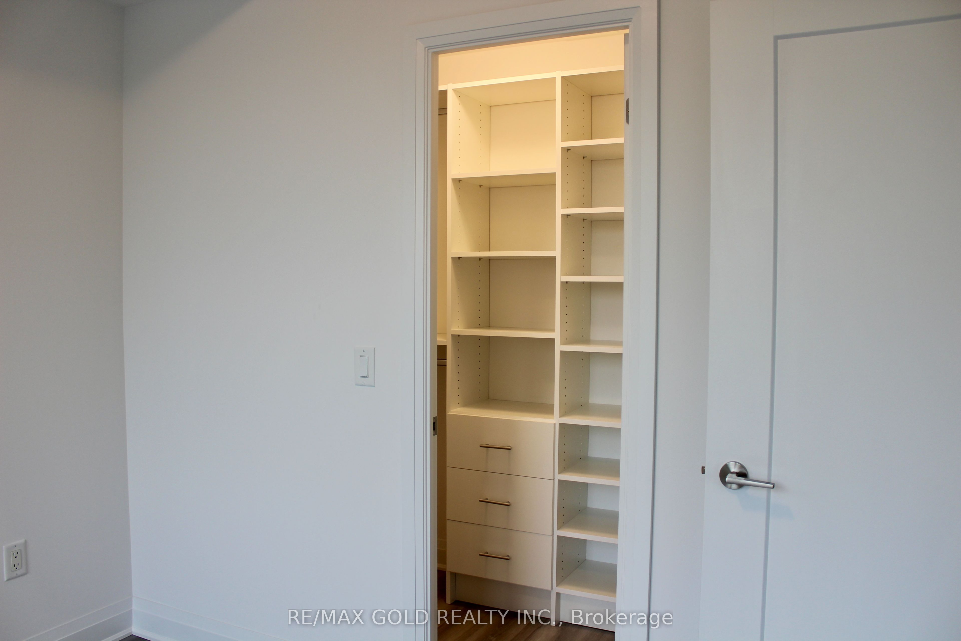 3220 Sheppard Avenue E 218 Property Photo 12