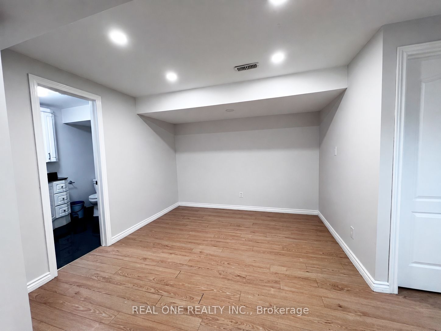 1098 Sandhurst Circle Bsmt Property Photo 6