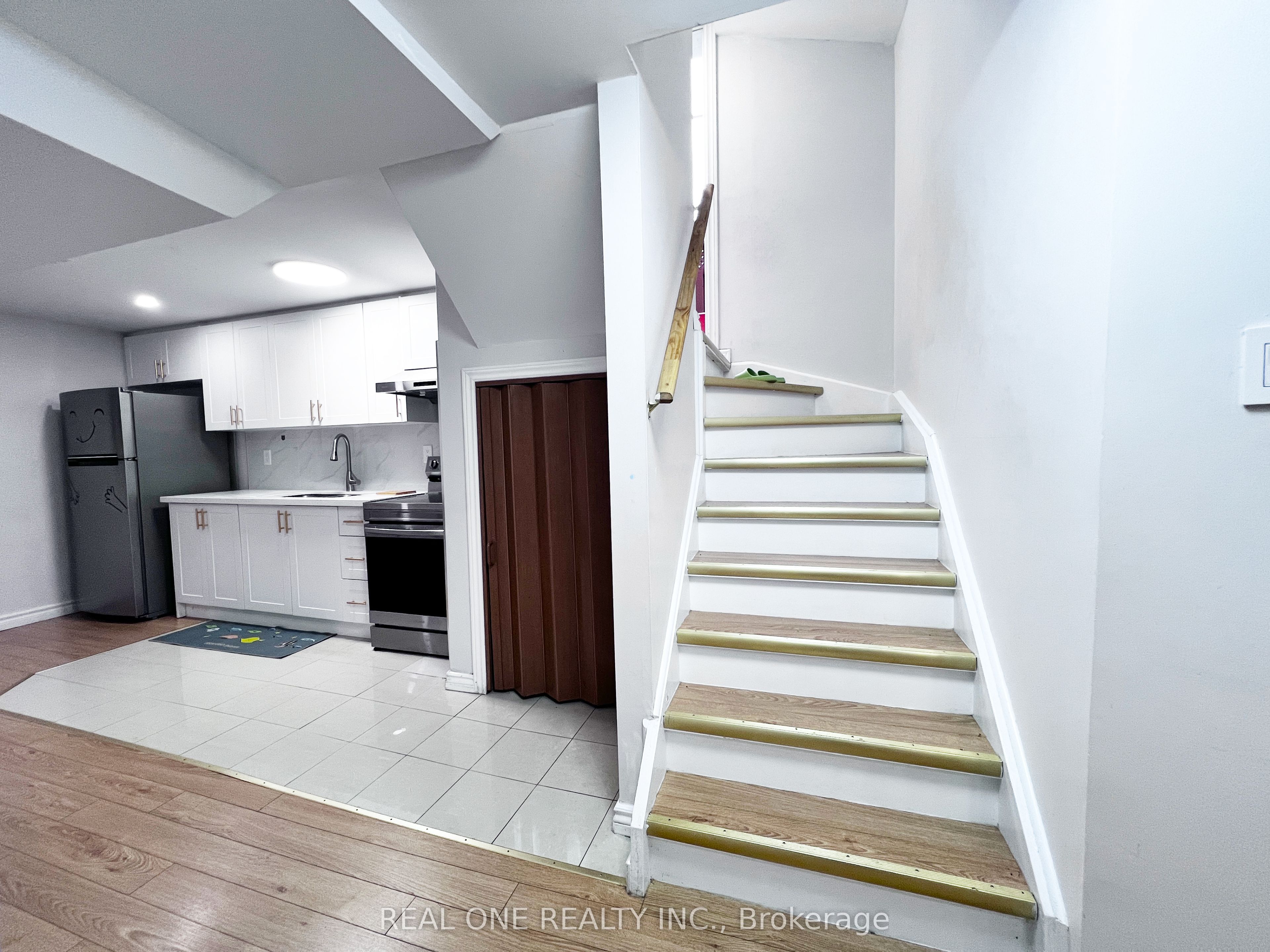 1098 Sandhurst Circle Bsmt Property Photo 10