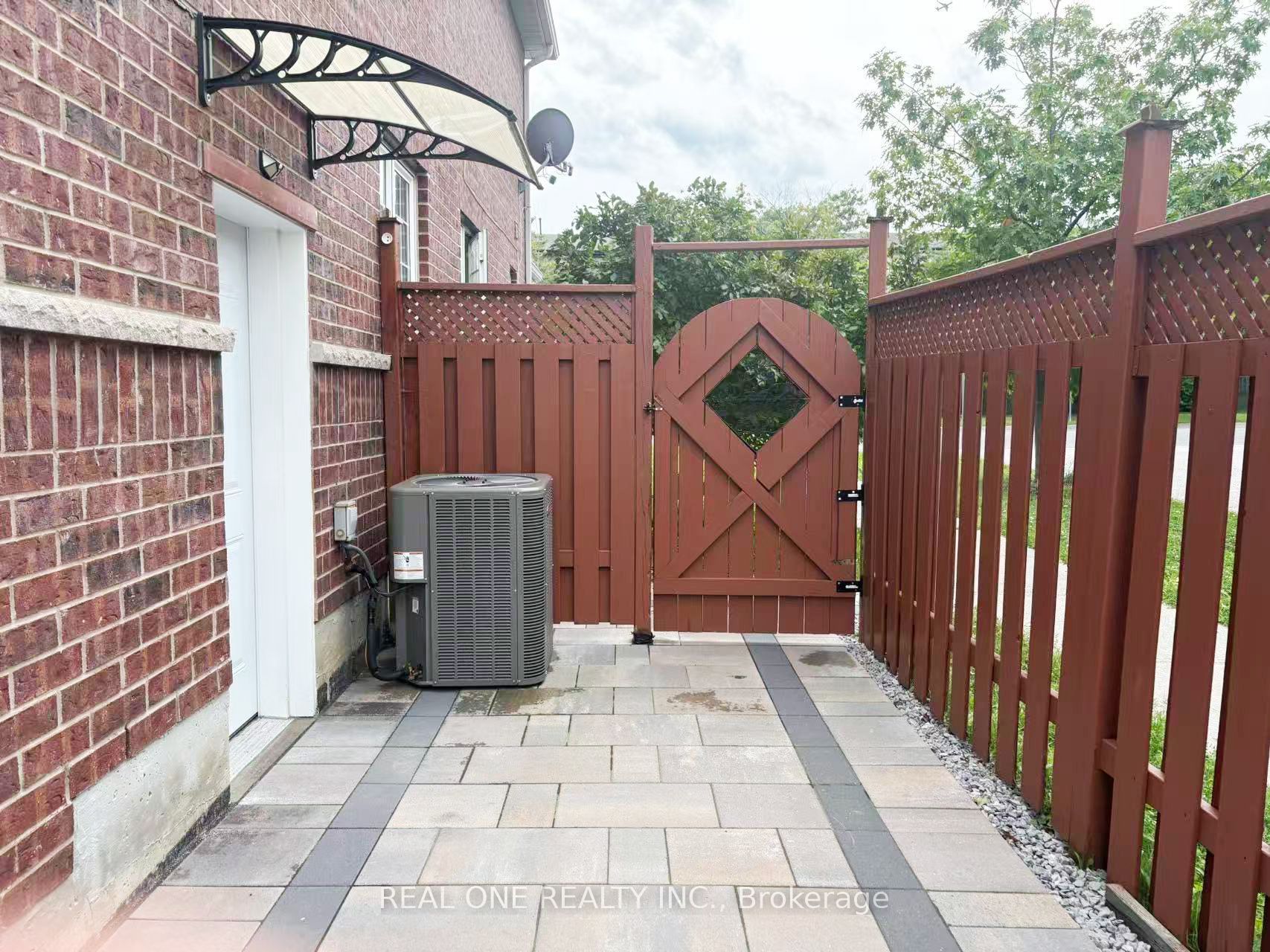 1098 Sandhurst Circle Bsmt Property Photo 12