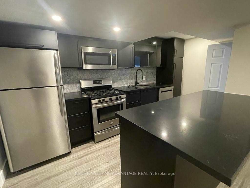 372 Highfield Road #lower Property Photo 2