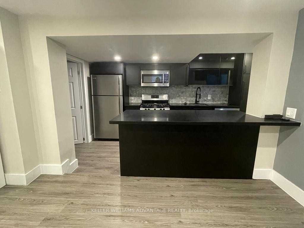372 Highfield Road #lower Property Photo 3