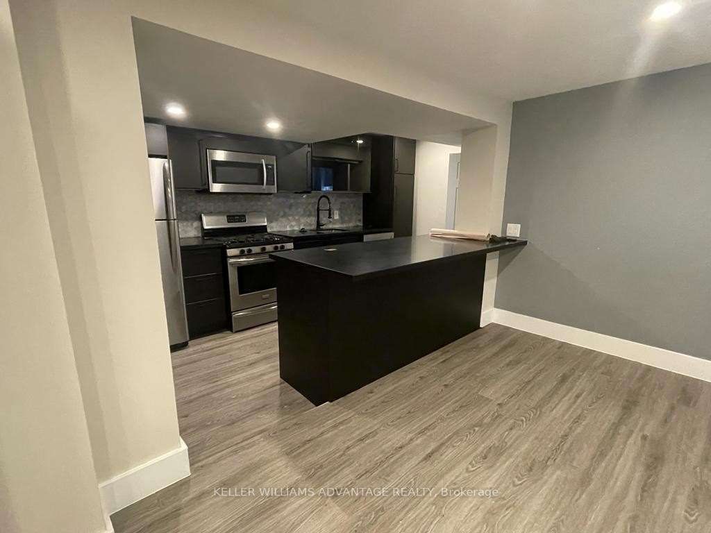 372 Highfield Road #lower Property Photo 4