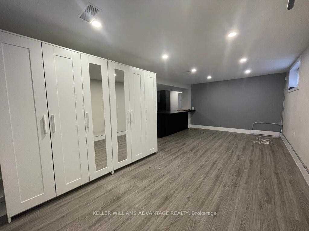 372 Highfield Road #lower Property Photo 6