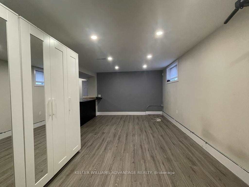 372 Highfield Road #lower Property Photo 7