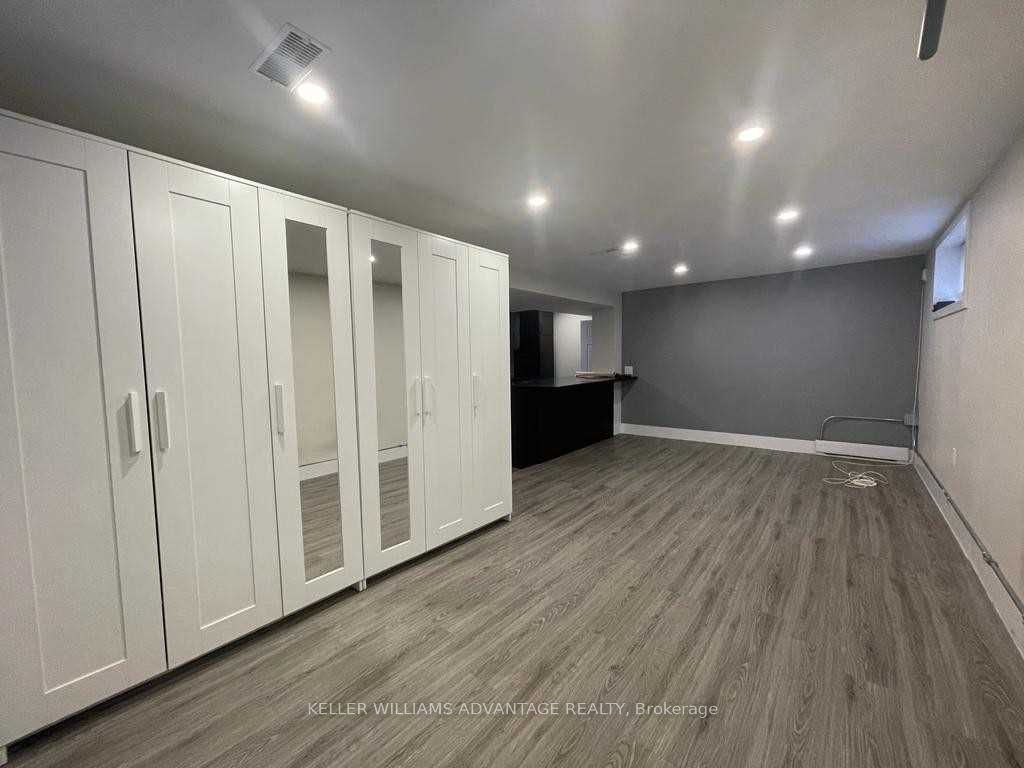 372 Highfield Road #lower Property Photo 8