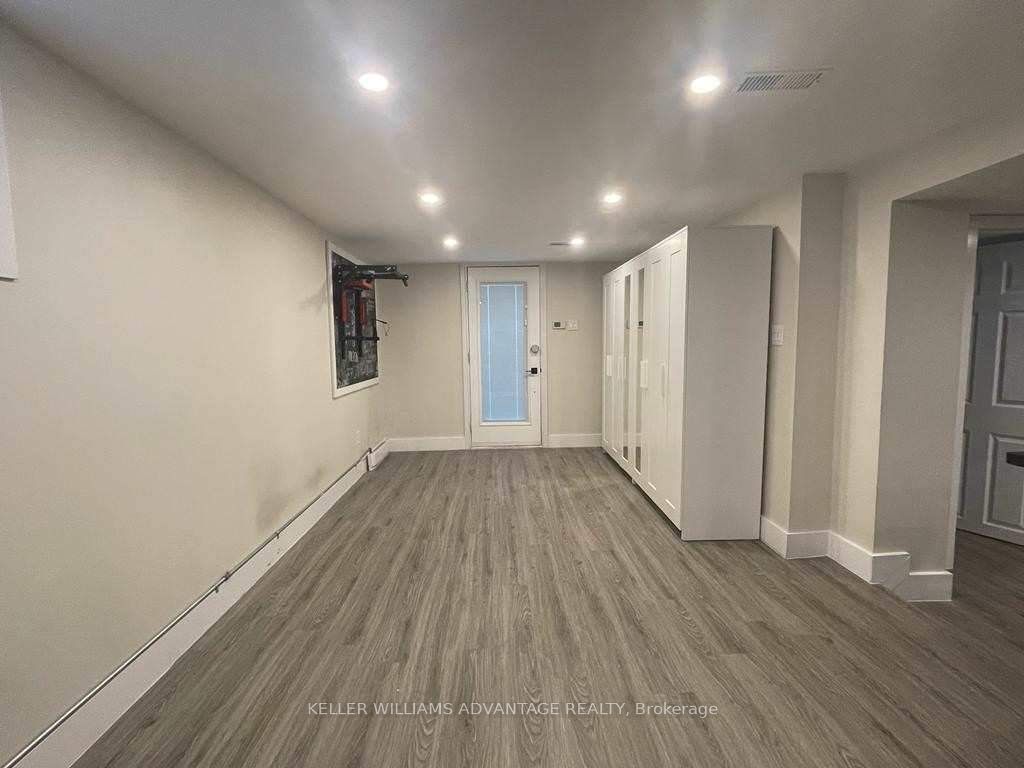 372 Highfield Road #lower Property Photo 12