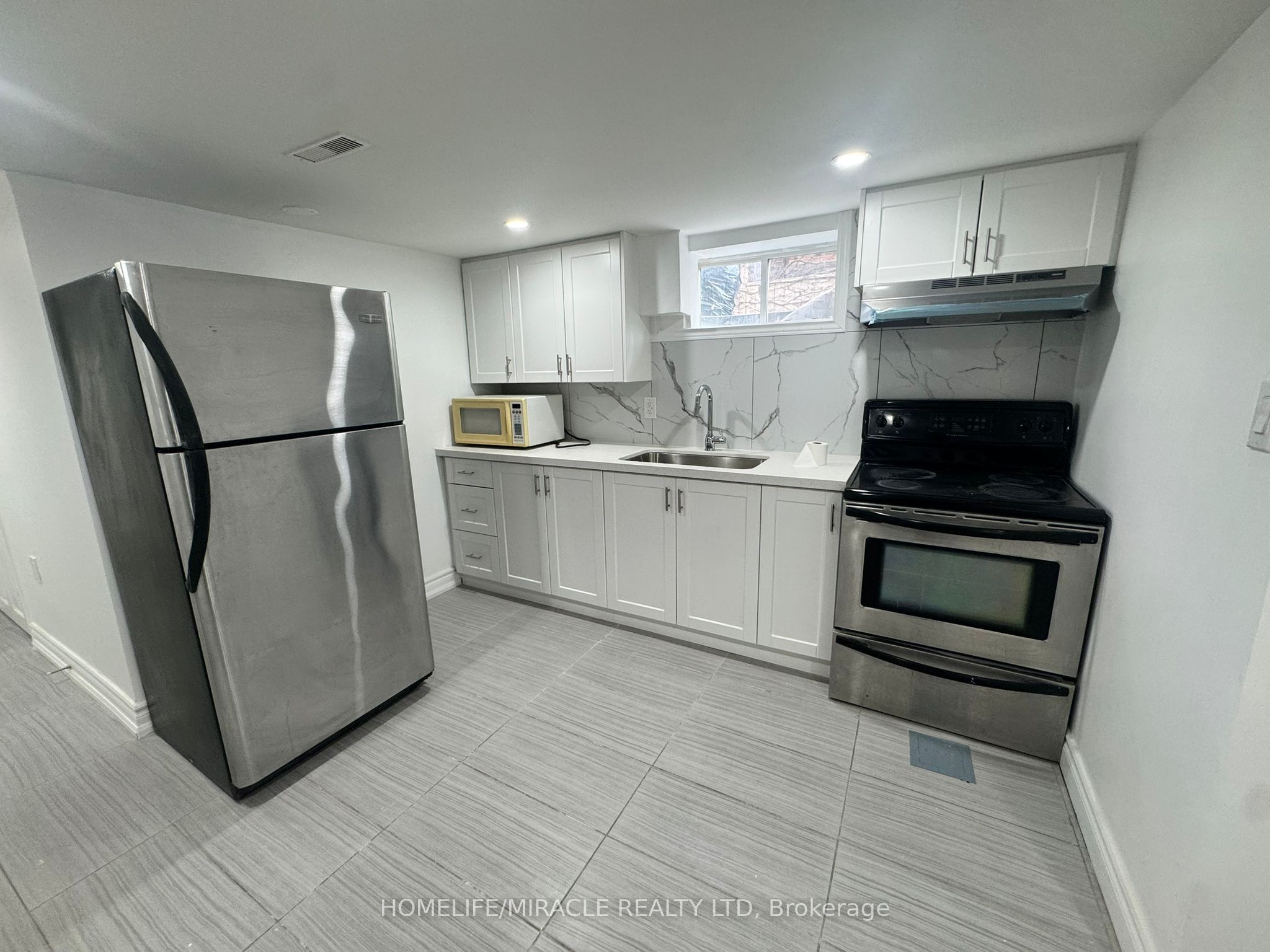97 Central Park Boulevard N Basement Unit Property Photo 6