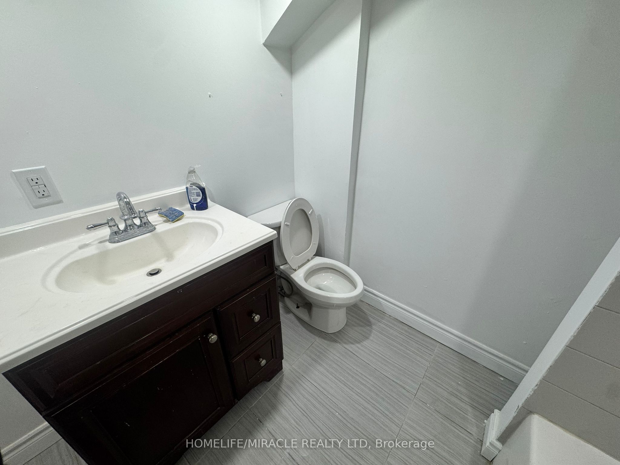 97 Central Park Boulevard N Basement Unit Property Photo 8