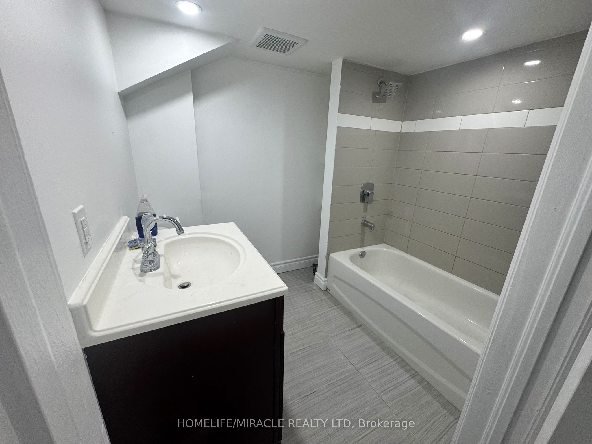 97 Central Park Boulevard N Basement Unit Property Photo 9