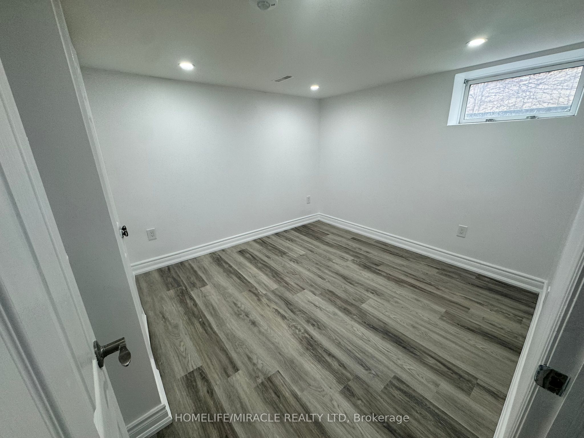 97 Central Park Boulevard N Basement Unit Property Photo 10