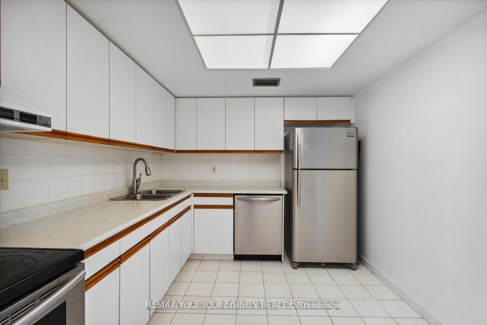 225 Bamburgh Circle 511 Property Photo 4