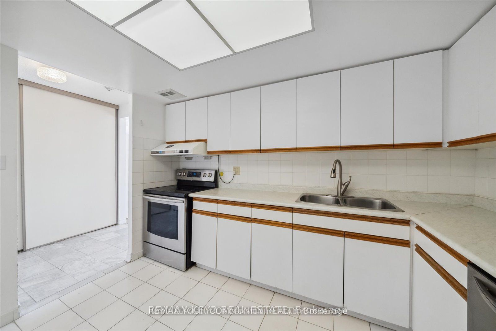 225 Bamburgh Circle 511 Property Photo 6