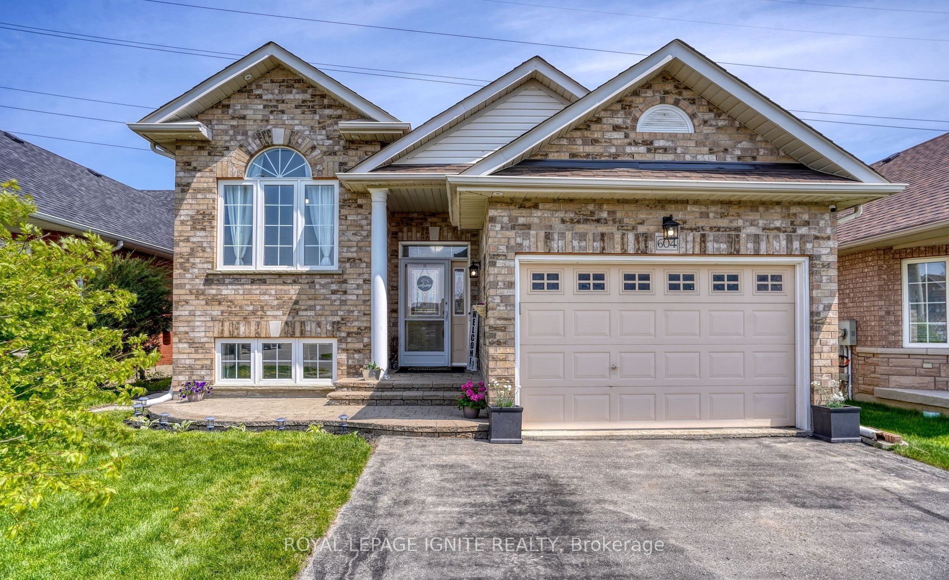 604 Woodmount Crescent Property Photo 1