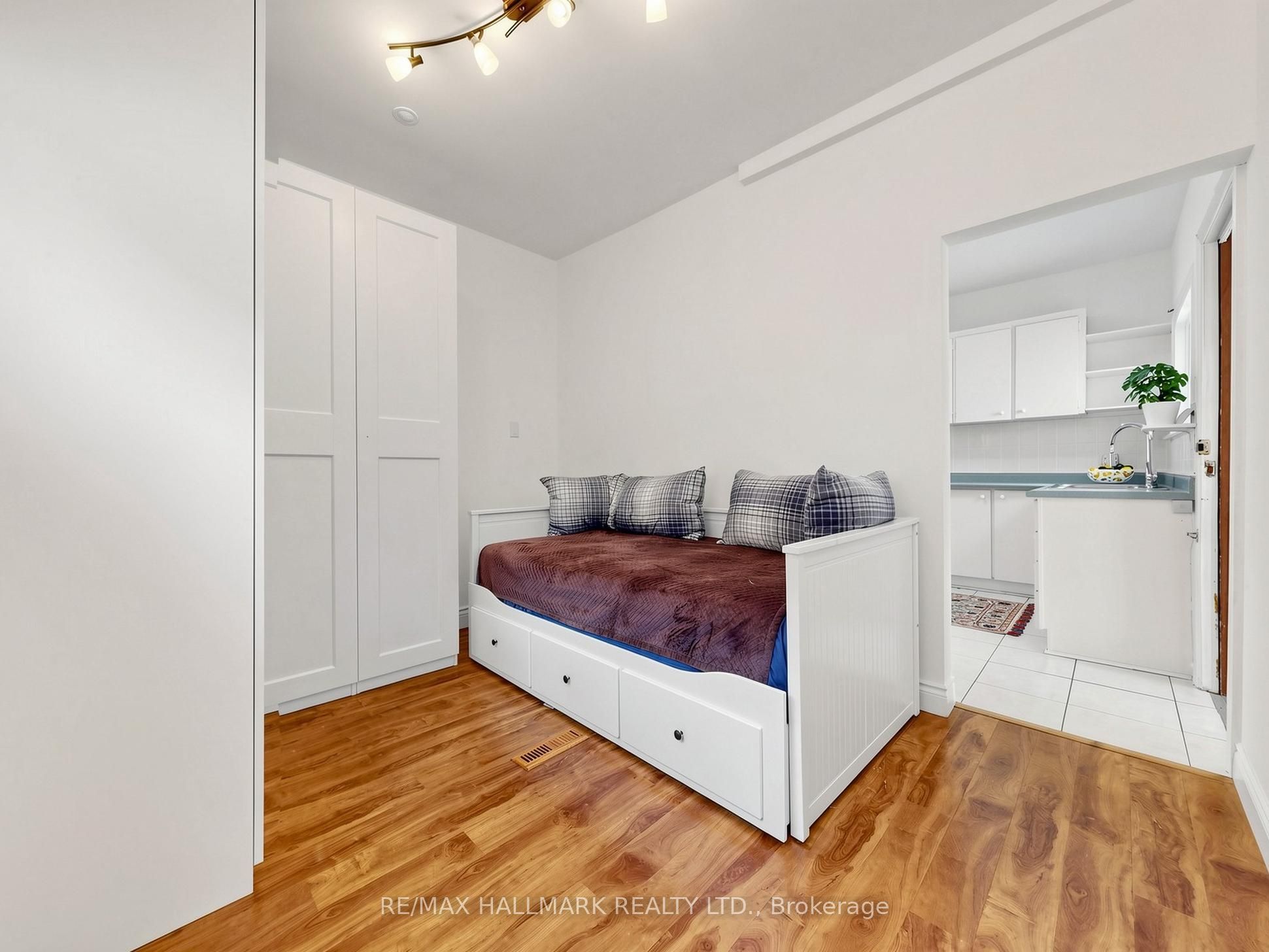 182 Holborne Avenue Property Photo 11