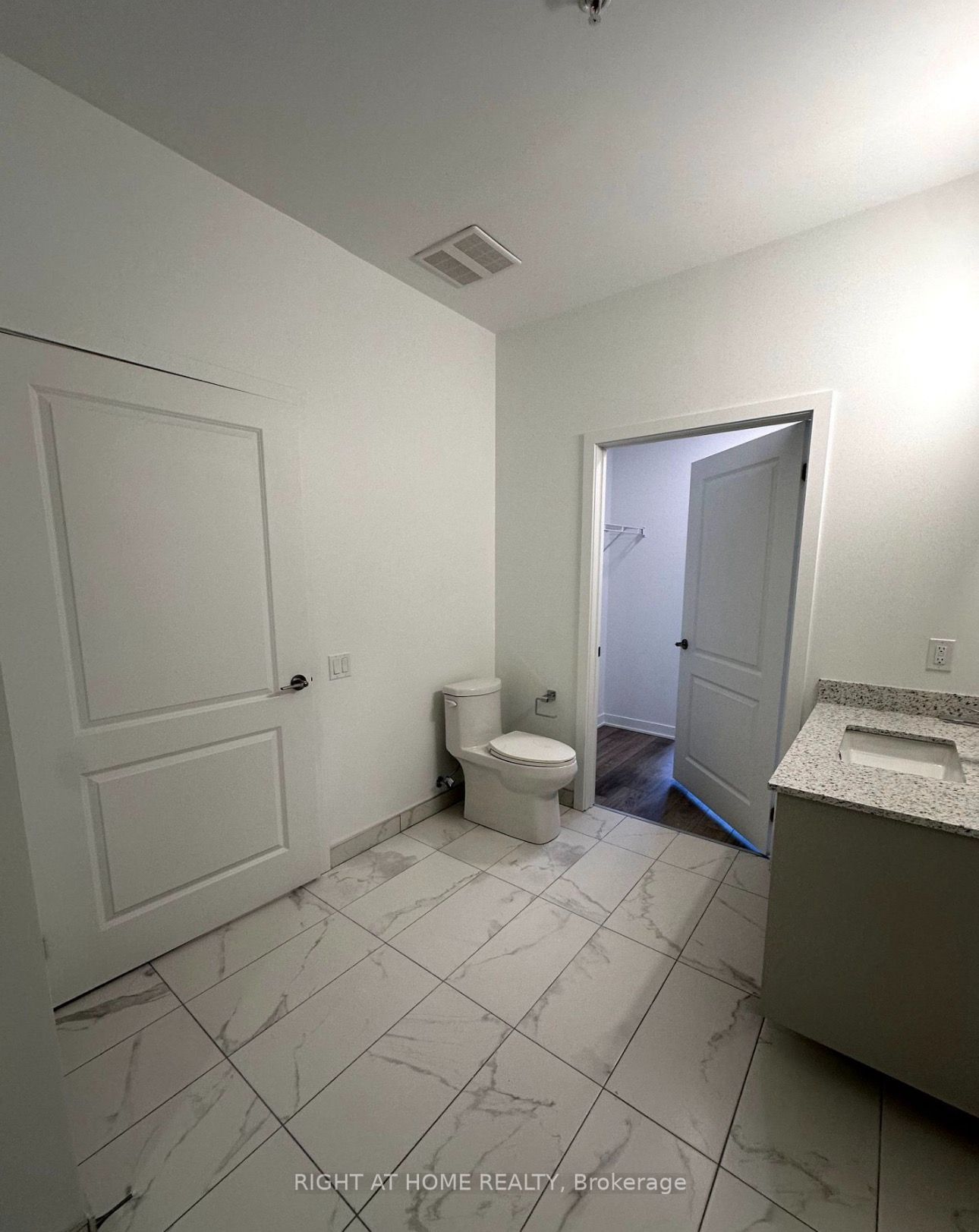 385 Arctic Red Drive 401 Property Photo 11