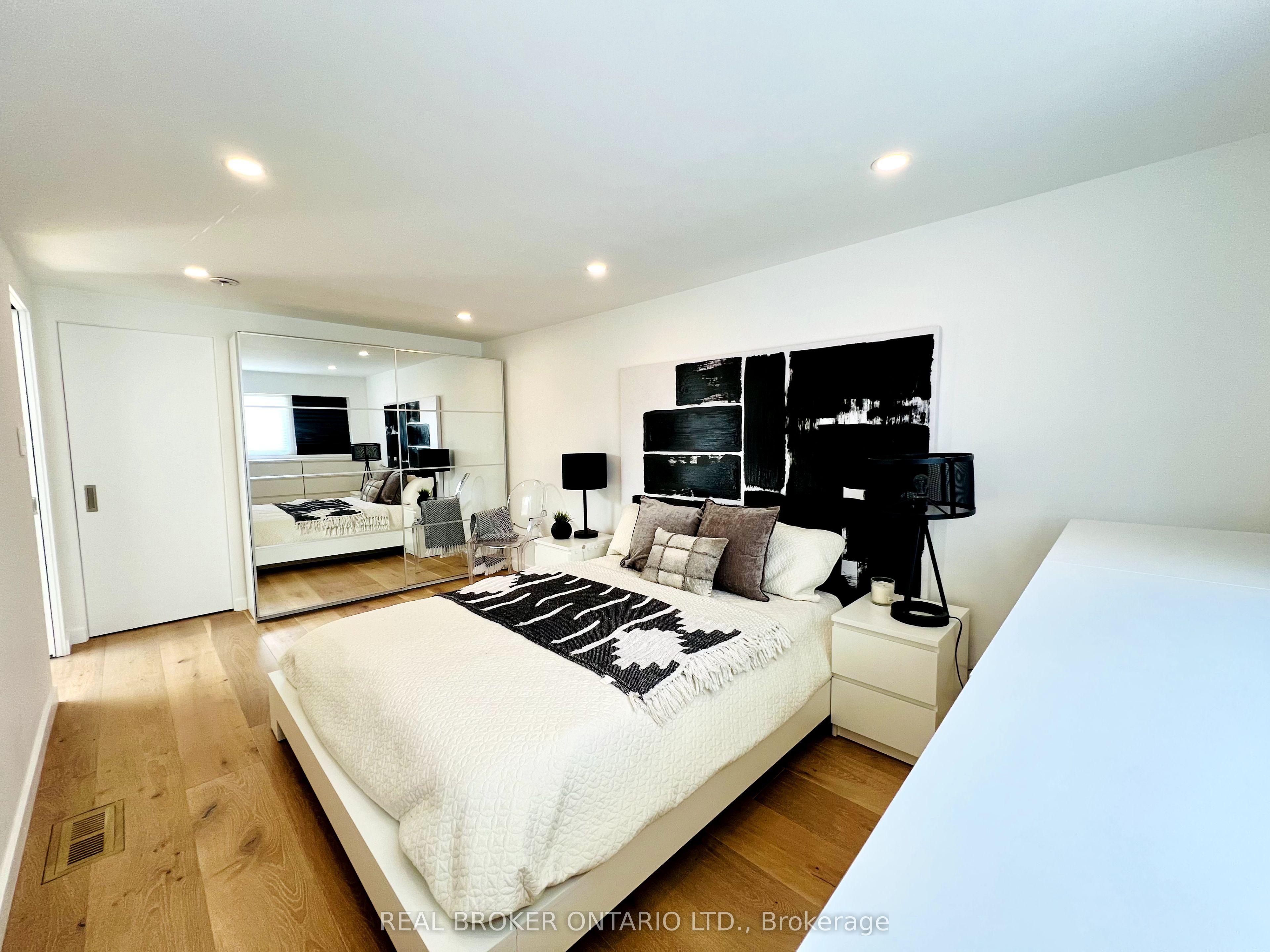 51 Castlemere Crescent Property Photo 8