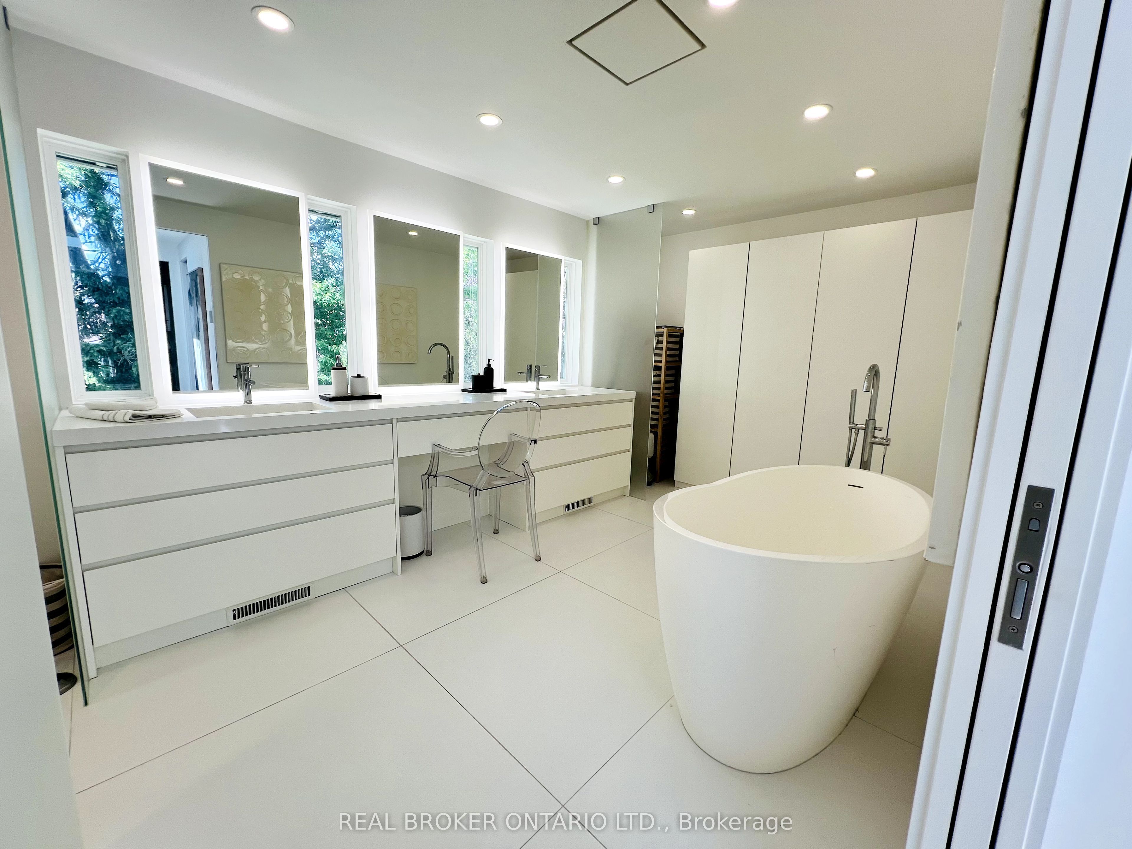 51 Castlemere Crescent Property Photo 14