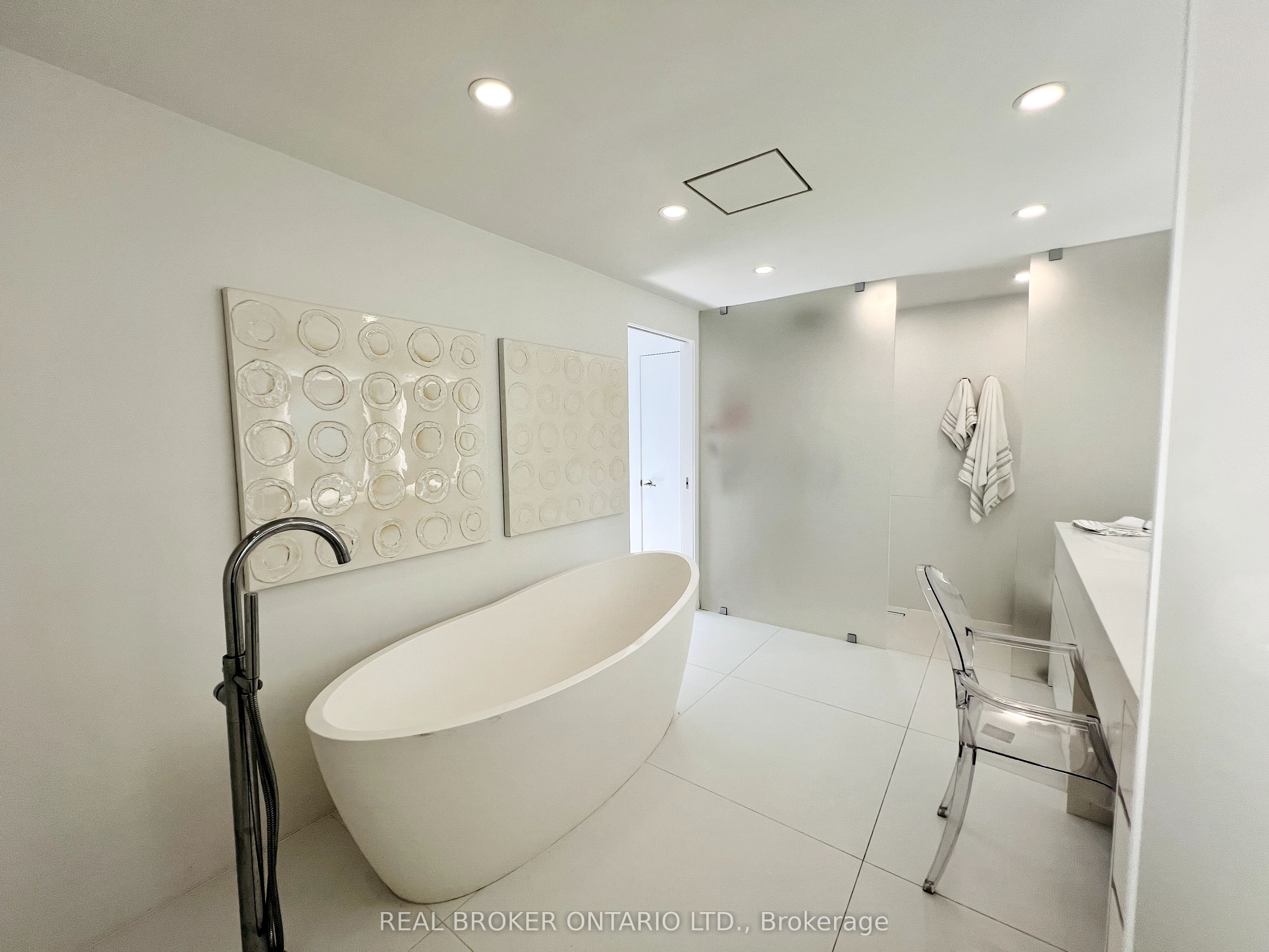 51 Castlemere Crescent Property Photo 15